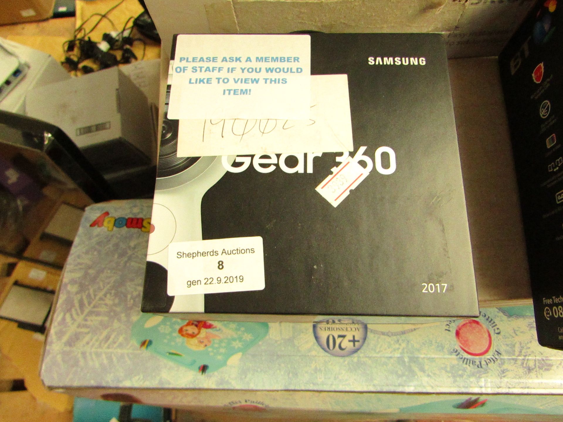 Samsung Gear 360 mountable camcorder. RRP £199.99 @ebay Boxed untested