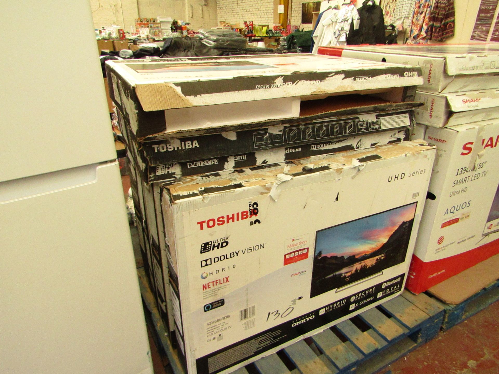 7 x Smashed/Cracked Screen Toshiba 43" Tvs.All boxed.Please Read Lot 0