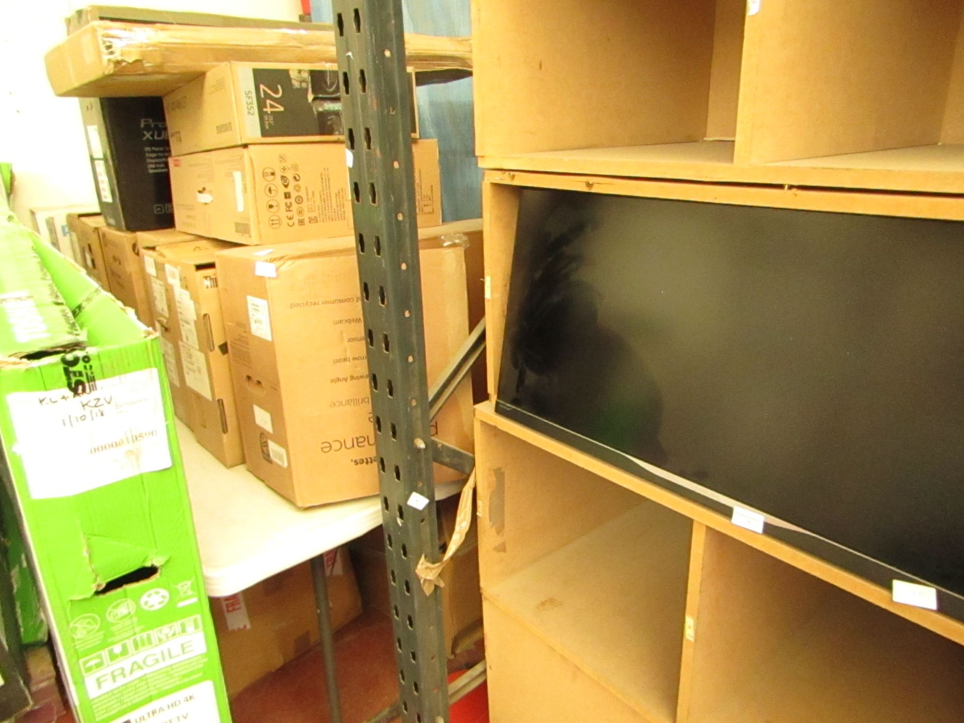 14 x Smashed/Cracked screen Monitors.All Boxed.Please Read Lot 0