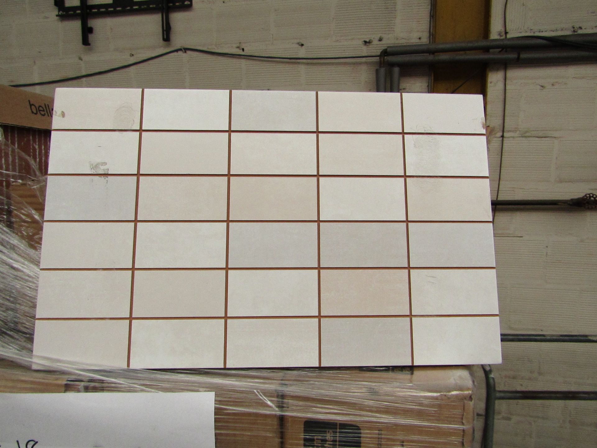 10x packs of 17 Bella Vista Freya Cream mosaic tiles 400x250, RRP £16.66 giving a total lot RRP of