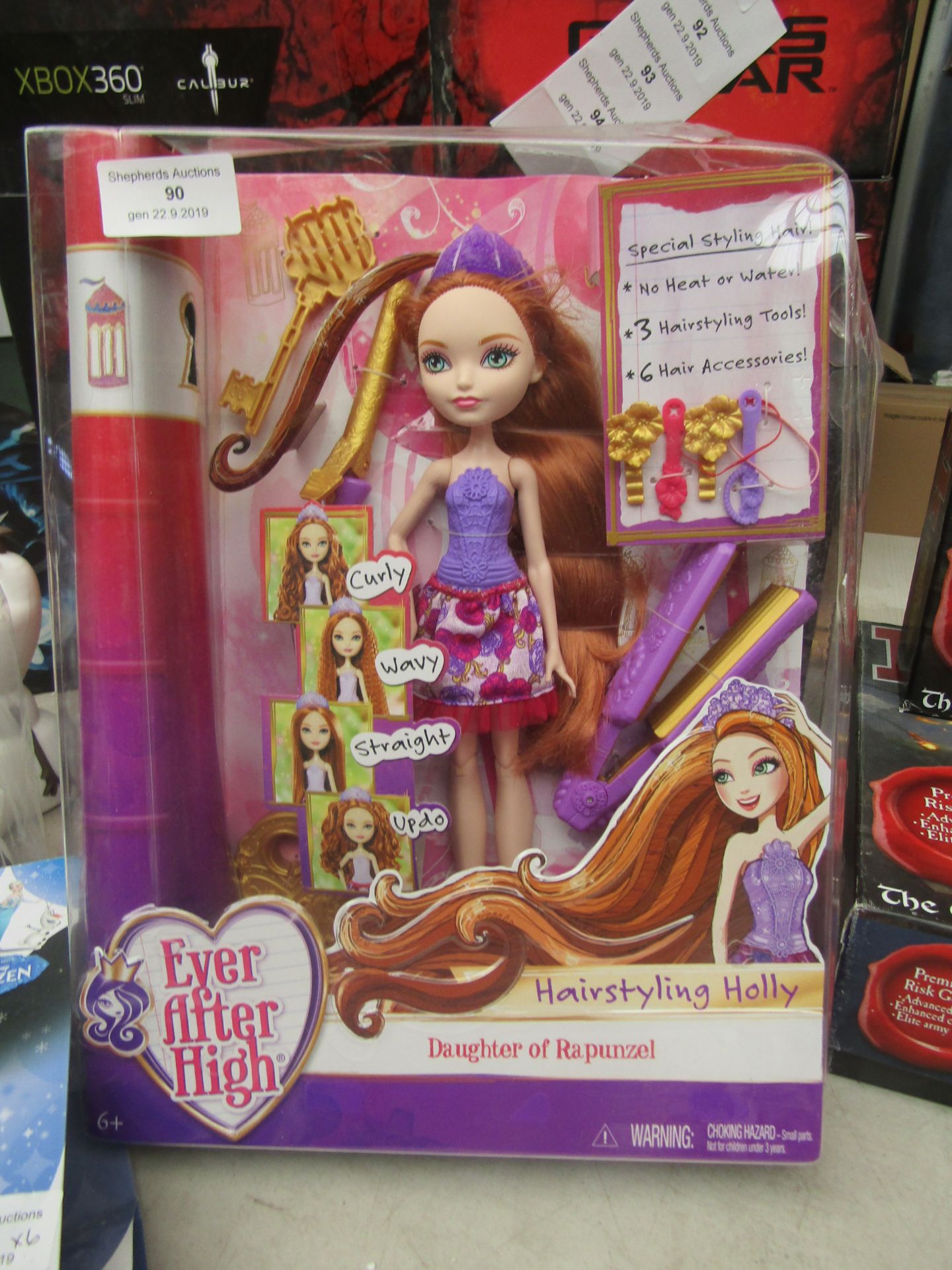 Ever After high Rapunzel's Daughter Holly Hairstyle Set, Look to be missing one small piece