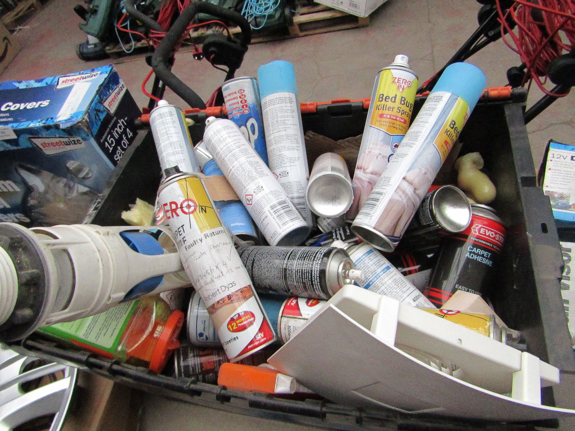 Box of approx 30x various aerosols, all unchecked.