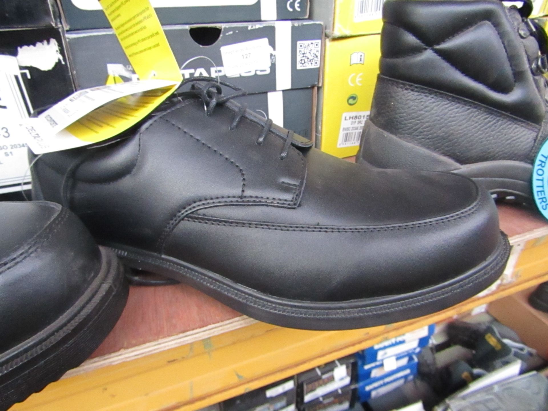 Delta Plus Safety Shoe. Size 7. New and Boxed