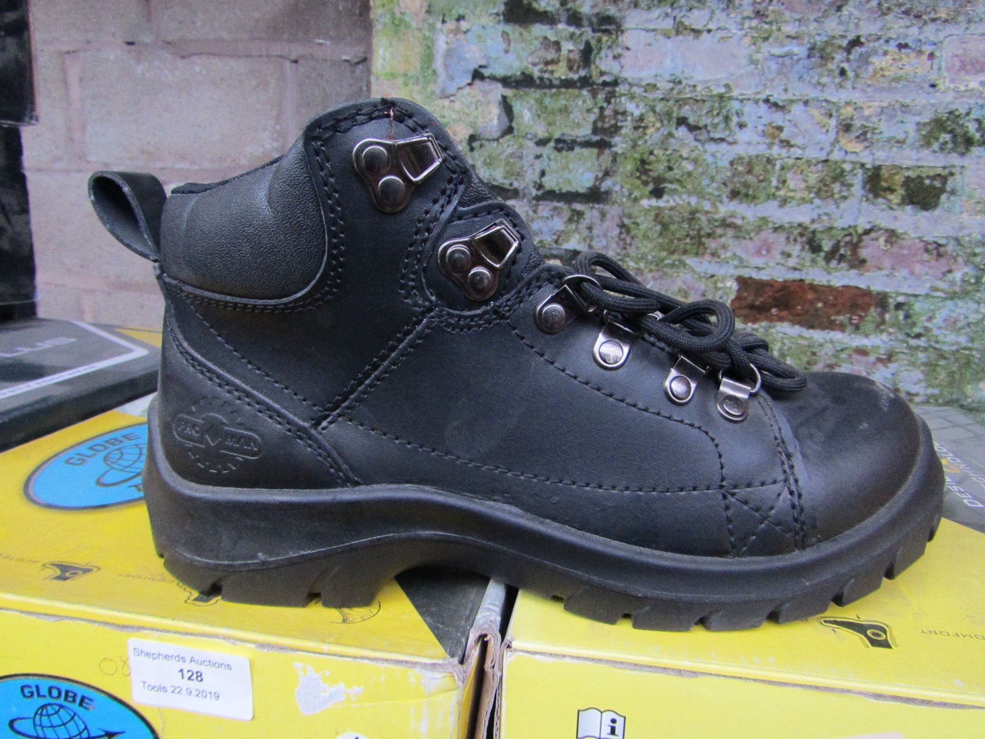 Proman Safety Boots Size 6. new and boxed