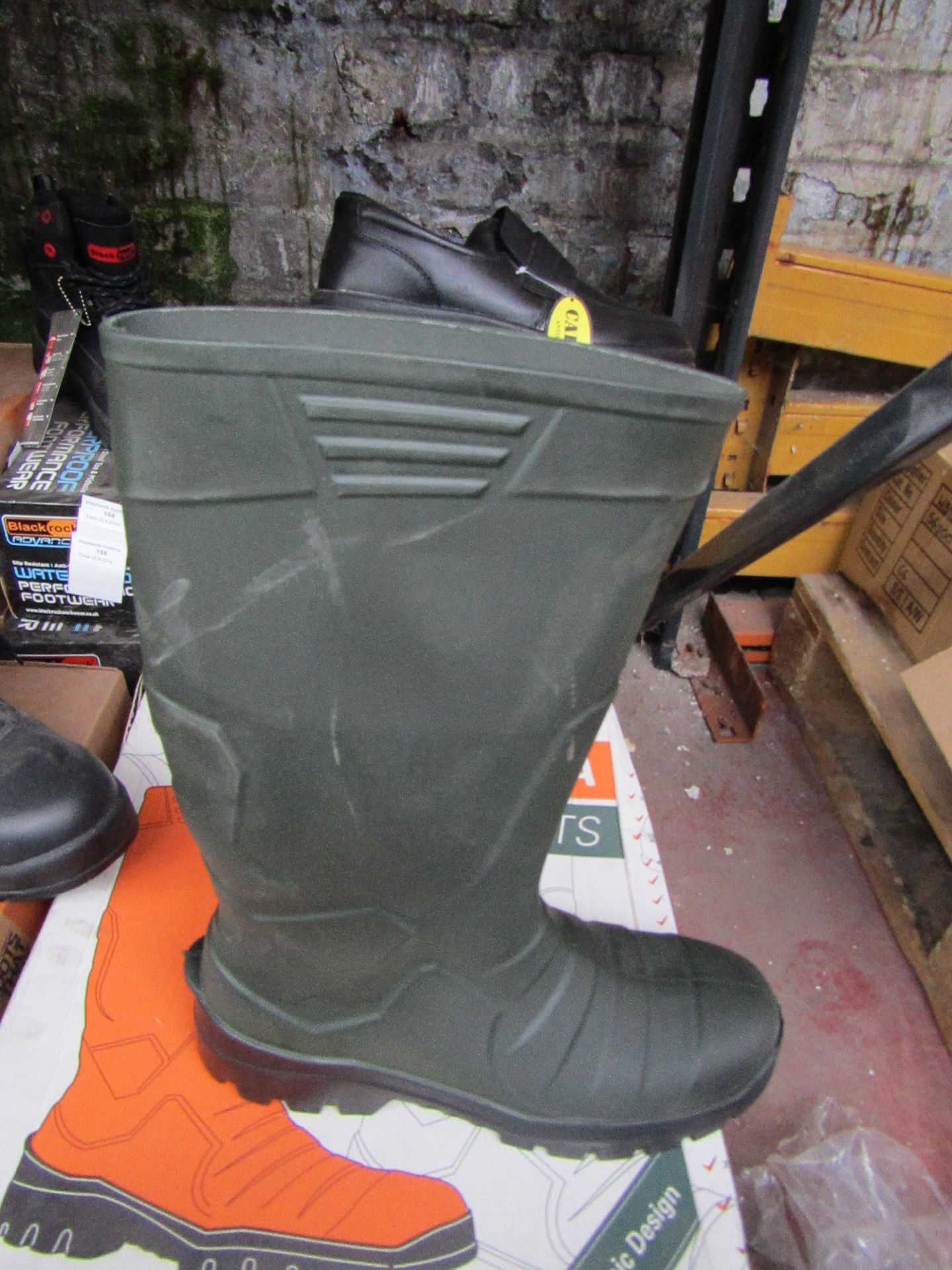 Alpha Safety Boot Size 12. new and Boxed
