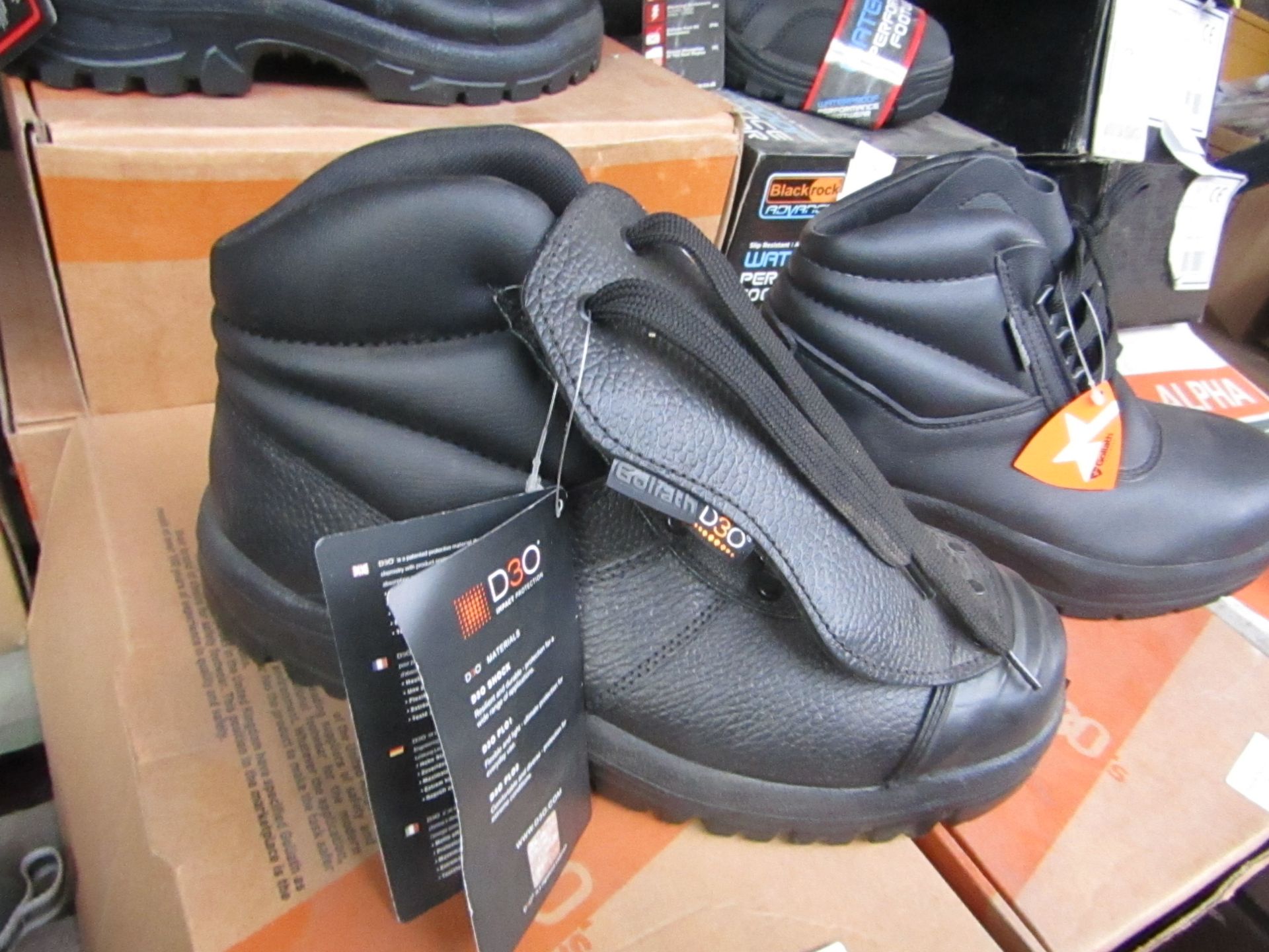 Goliath Safety Boot. Size 8. new and Boxed