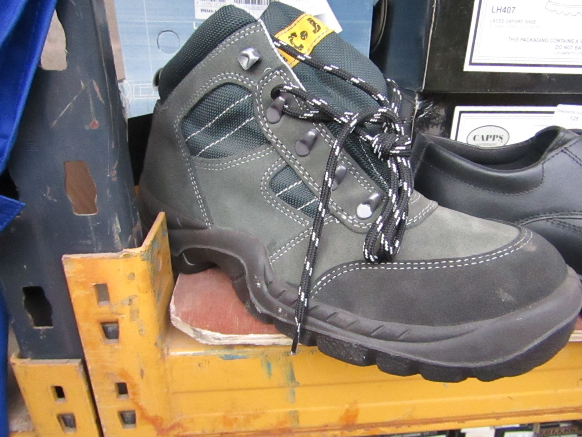 Aimont Safety Boot Size 13. New and boxed