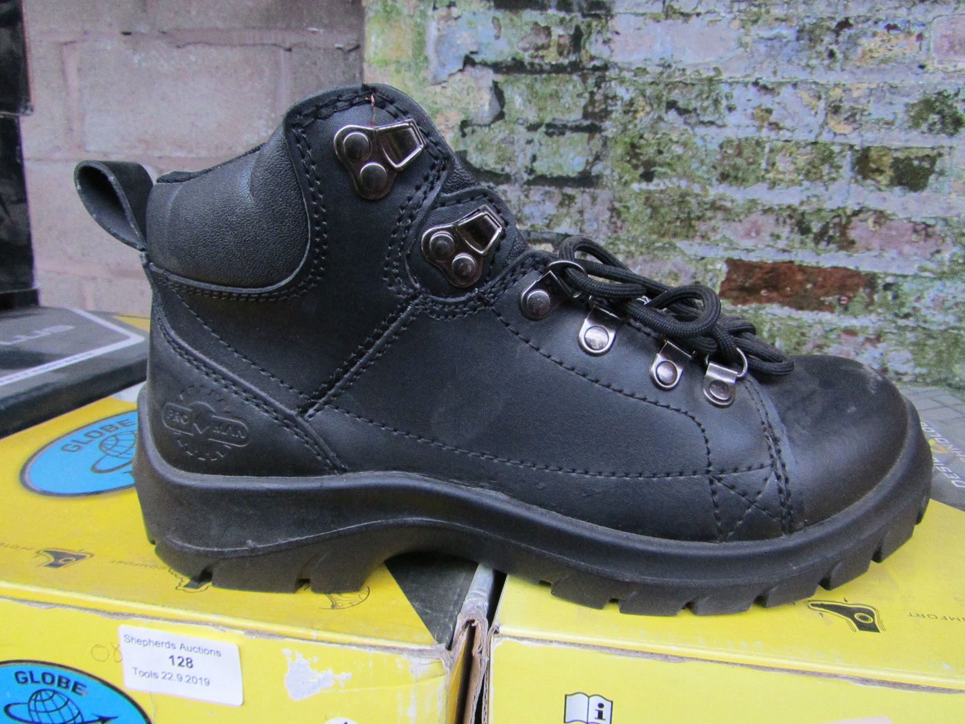 Proman Safety Boots Size 7. new and boxed