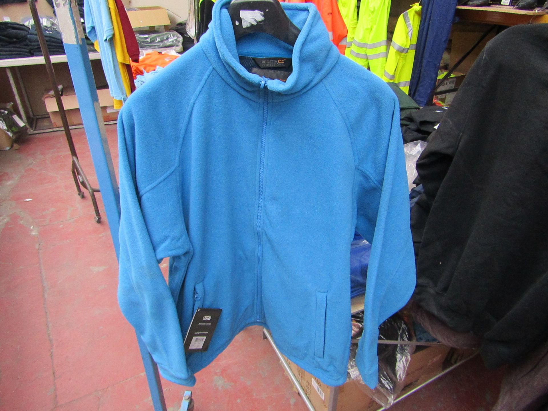 Men's Regatta Professional Fleece Coastal Blue. Size L. new in Packaging
