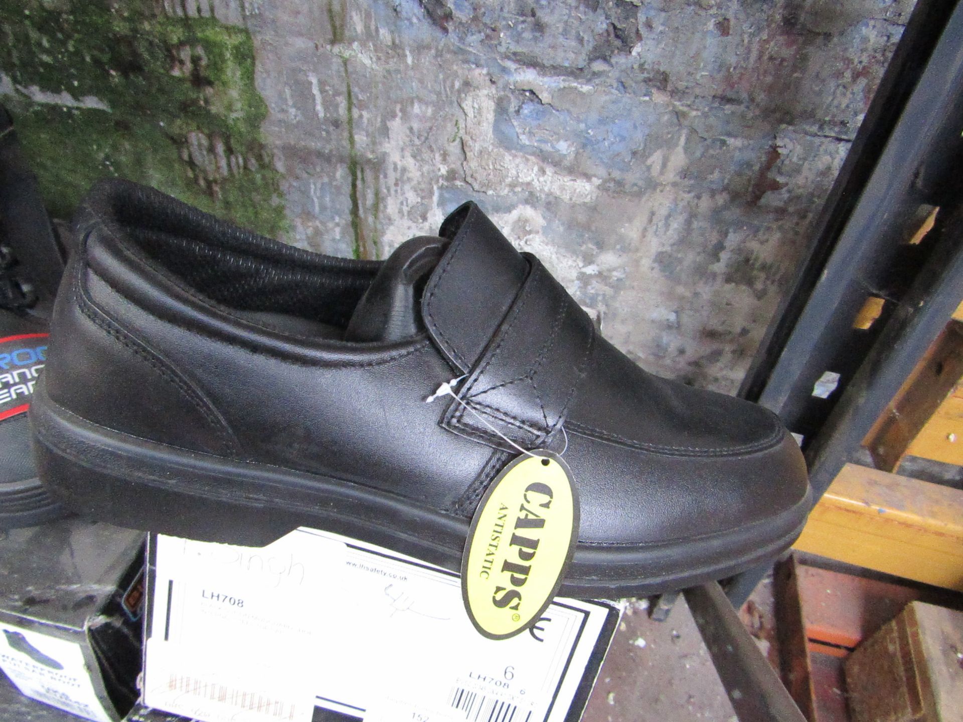 Capps Safety Shoe. Size 12. new and Boxed