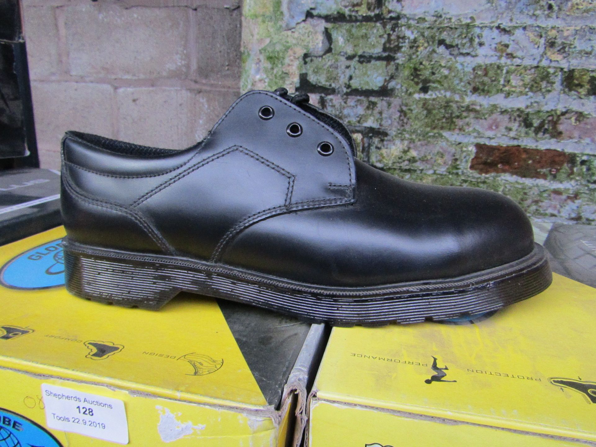 Tuffking Safety Shoes, Size 8, new and Boxed