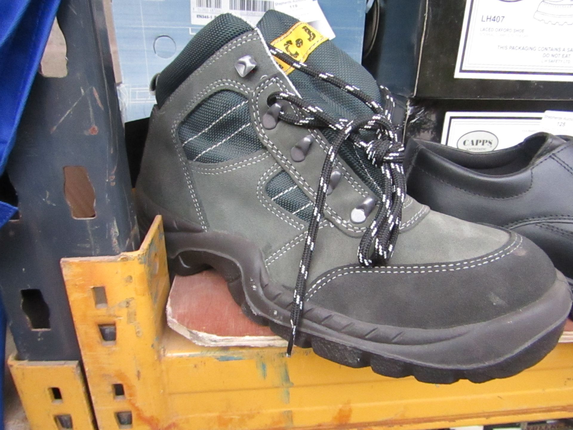 Aimont Safety Boot Size 11. New and boxed