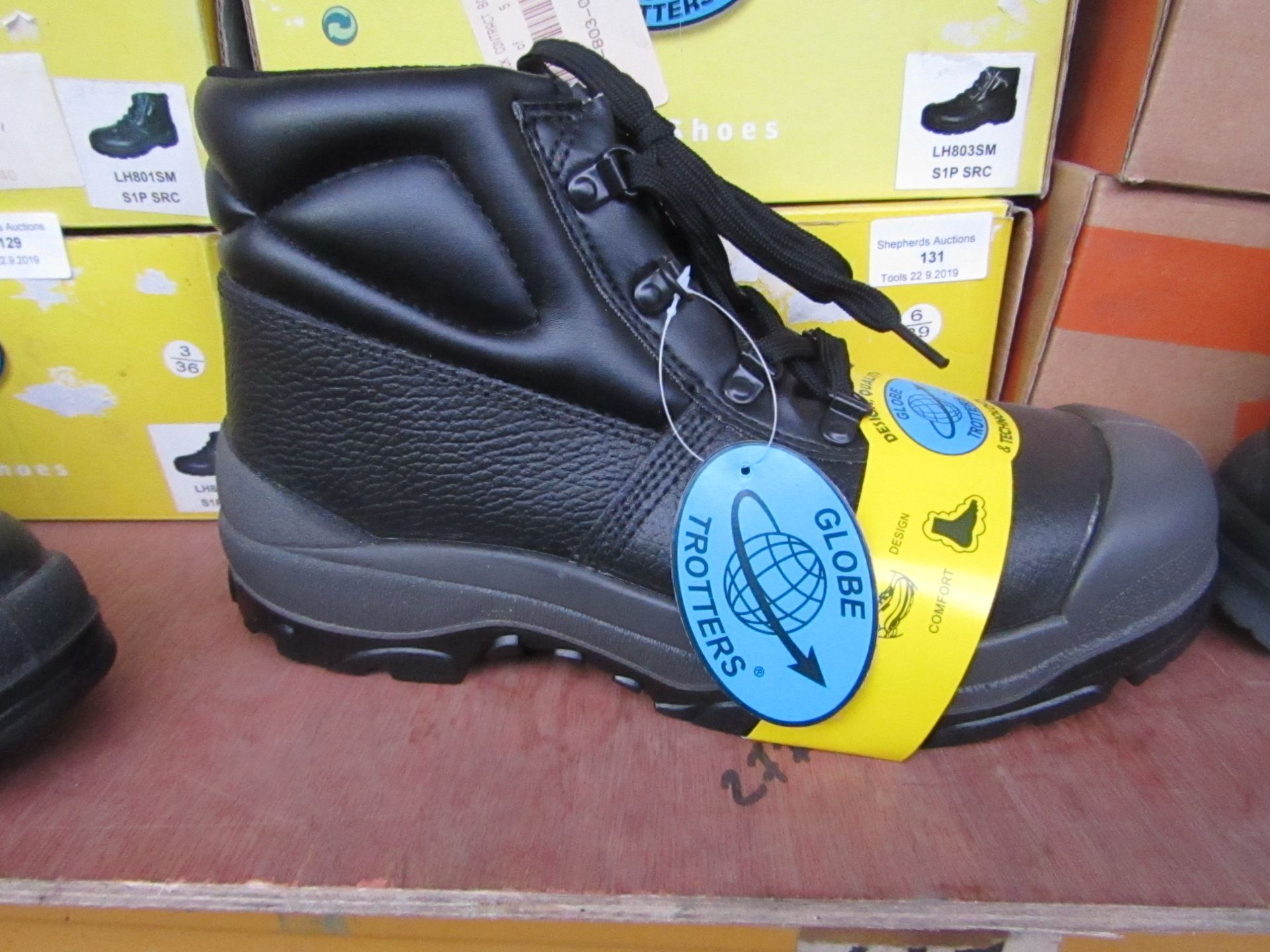 Globe Trotters Safety Boot Size 6. New and Boxed