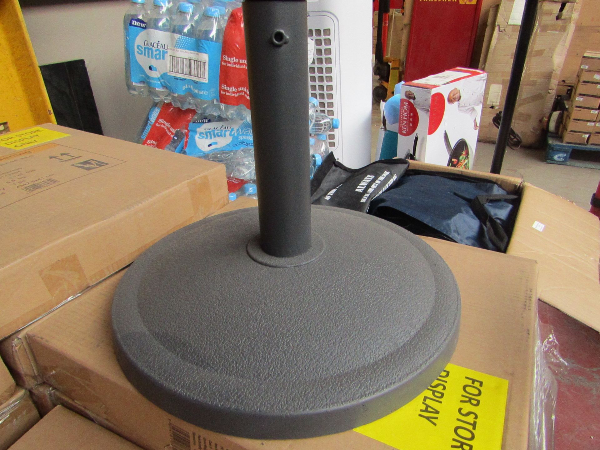 Parasol base 8kg.New & Boxed.