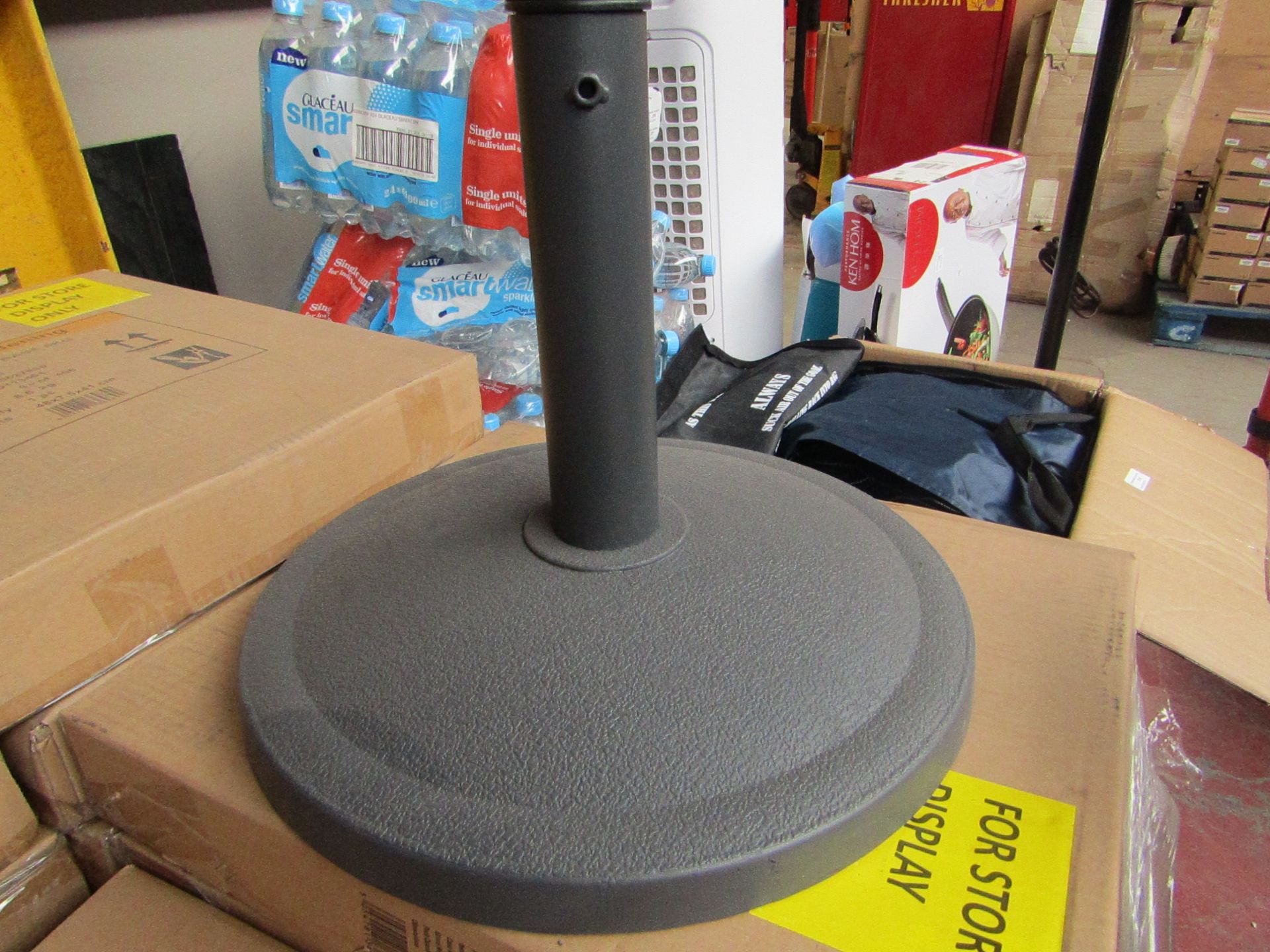 Parasol base 8kg.New & Boxed.