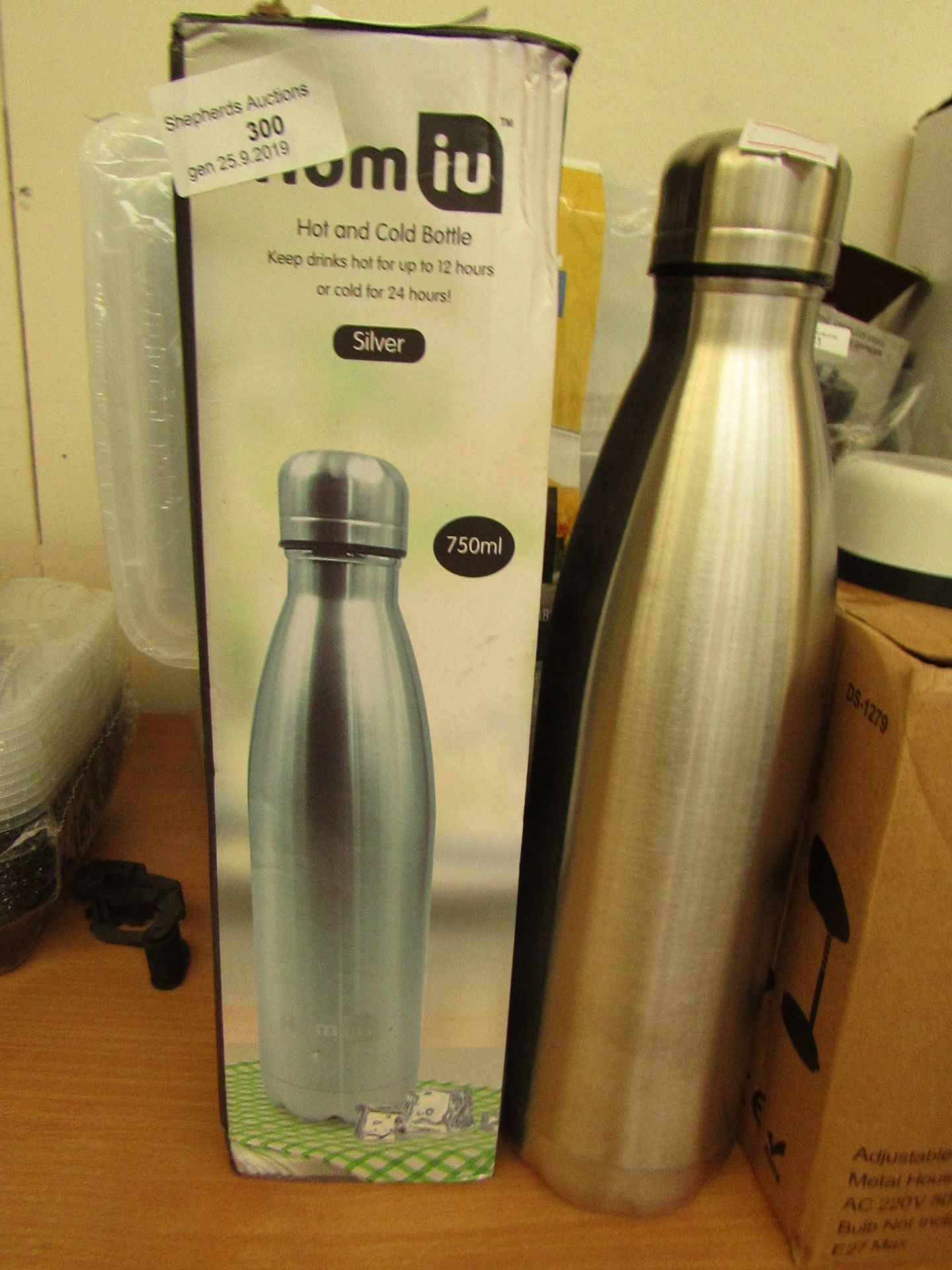 Hot & Cold Bottle.Keeps drinks hot for 12 hours & cold for 24hours.Boxed