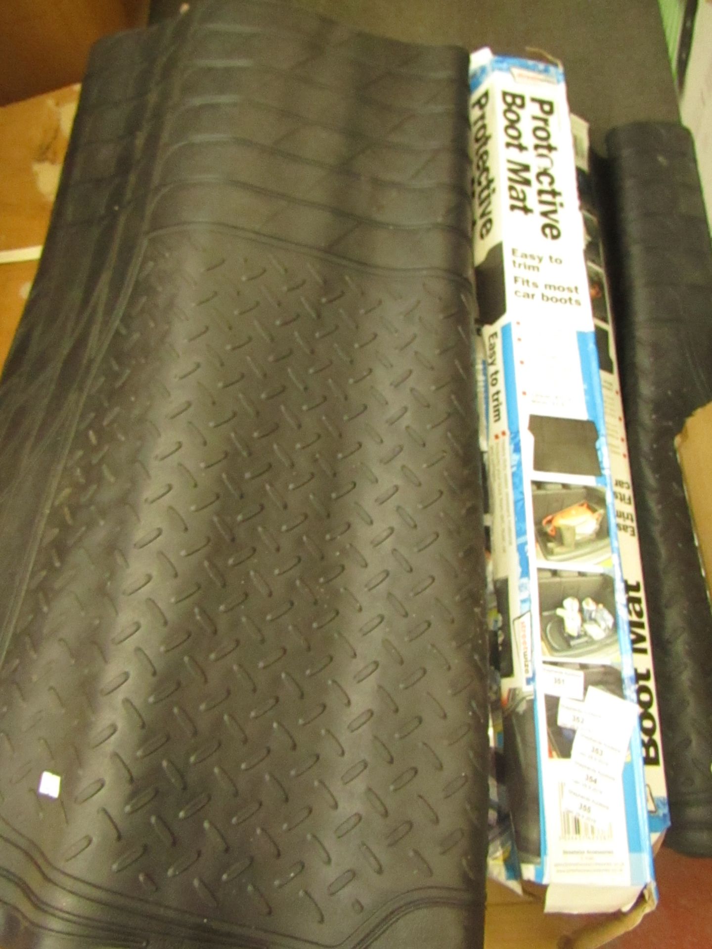 StreetWize Protective Boot Mat.Easy To Trim,Fits Most Car Boots.Boxed