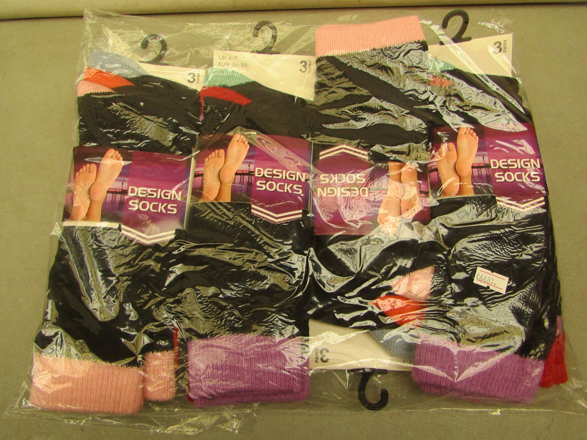 12 x pairs of Design Ladies Socks size 4-7 new & packaged