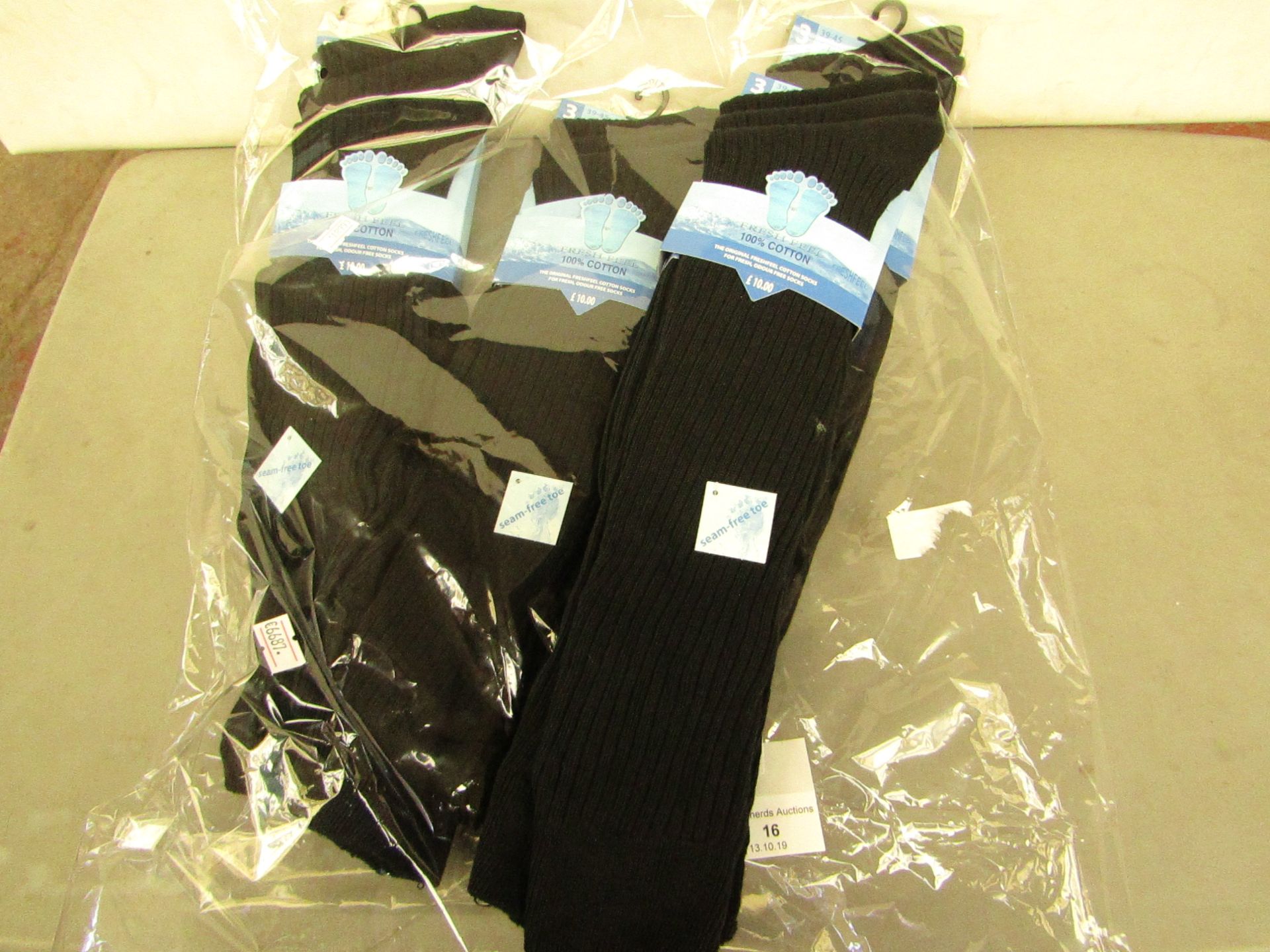 12 x pairs of Fresh Feel 100% cotton Seam Free Socks size 6-11 new & packaged