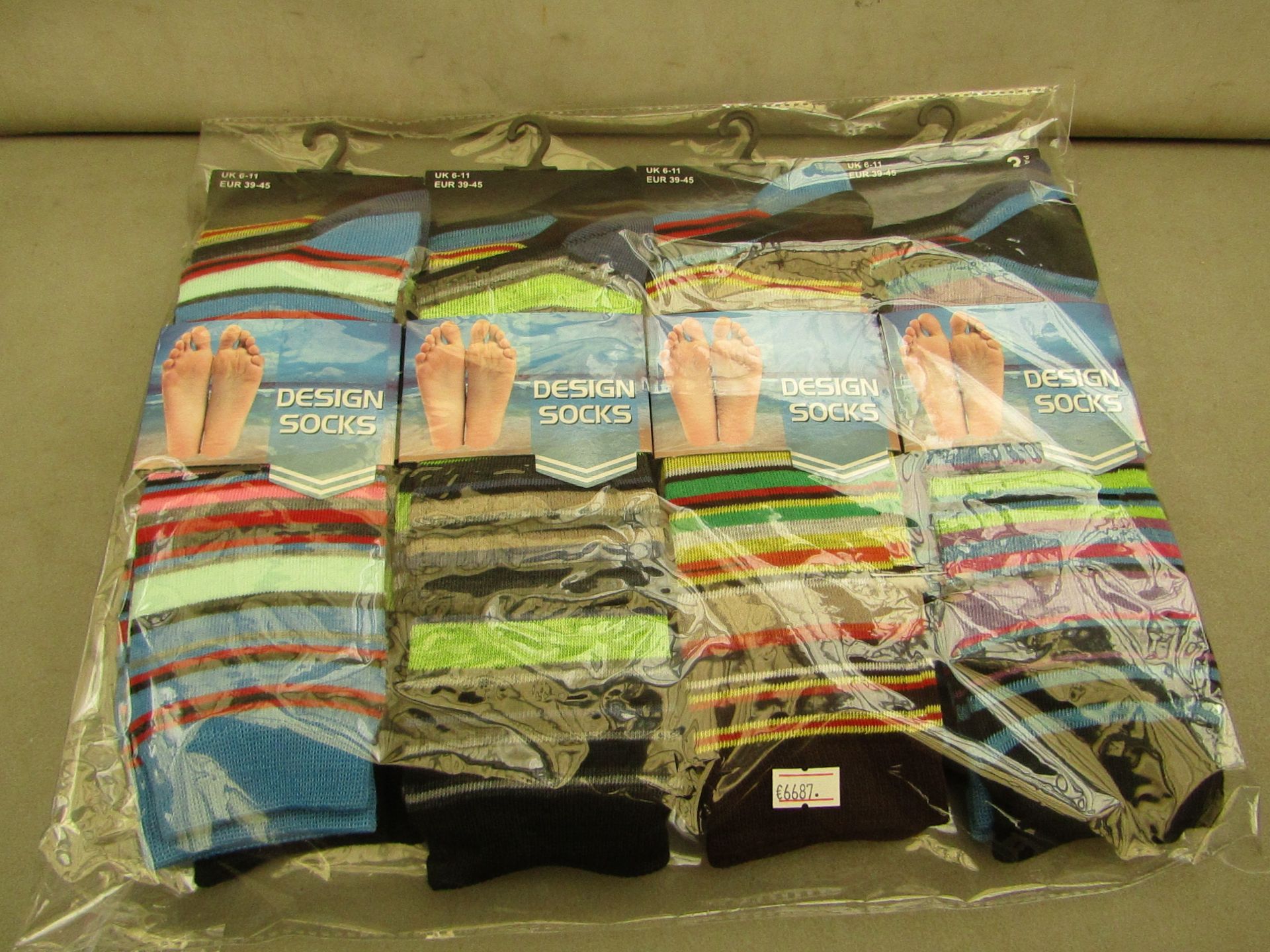 12 x pairs of Design Mens Patterned Socks size 6-11 new & packaged