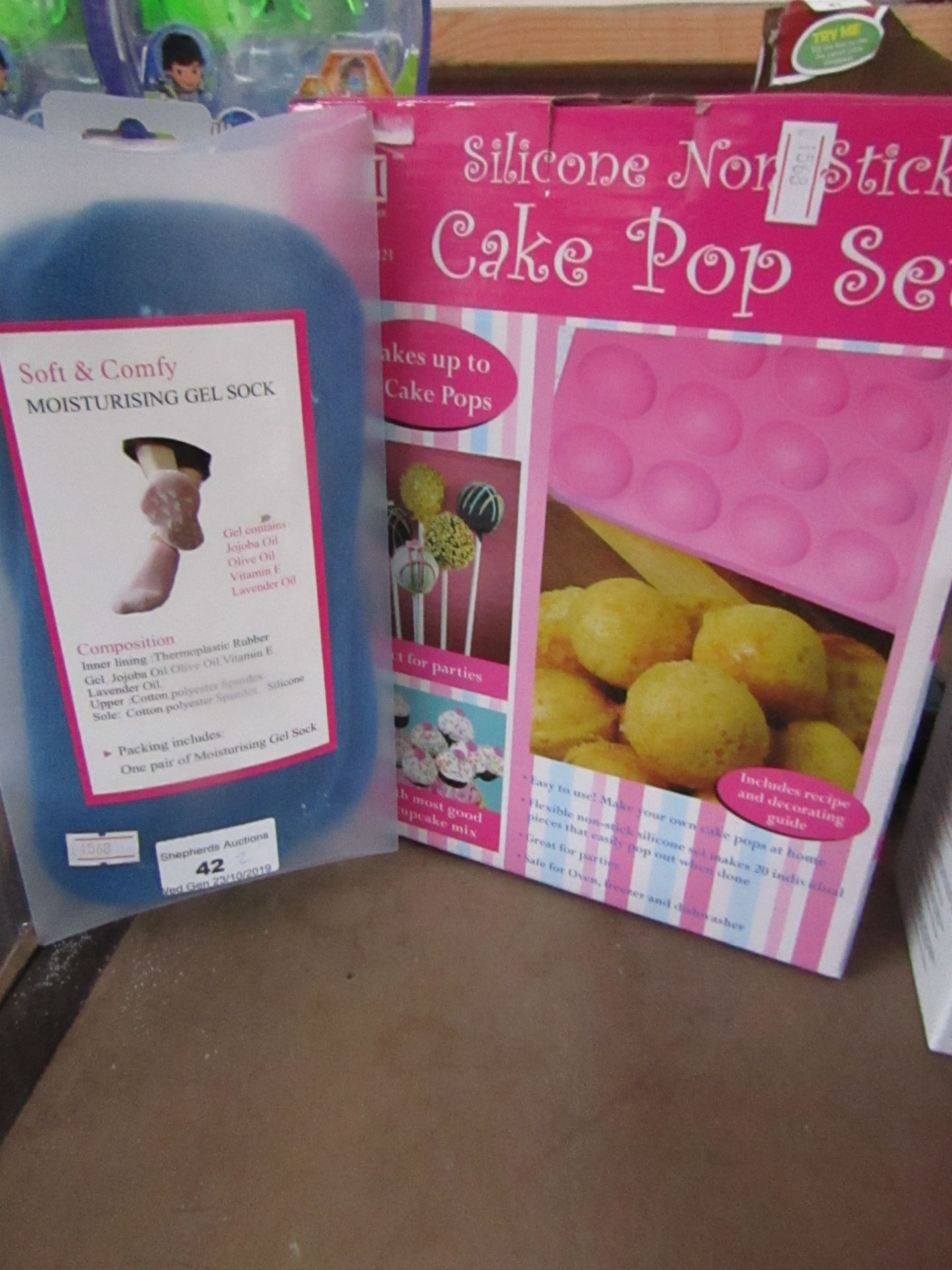 2 Items being a Moisturising gel sock & a Cake pop set.Both packaged