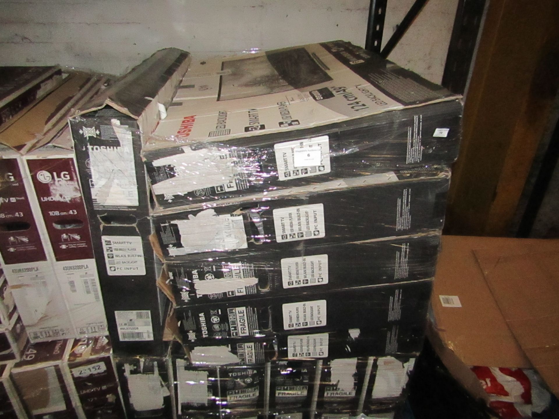 Pallet of 12x Toshiba Smashed screen TV's