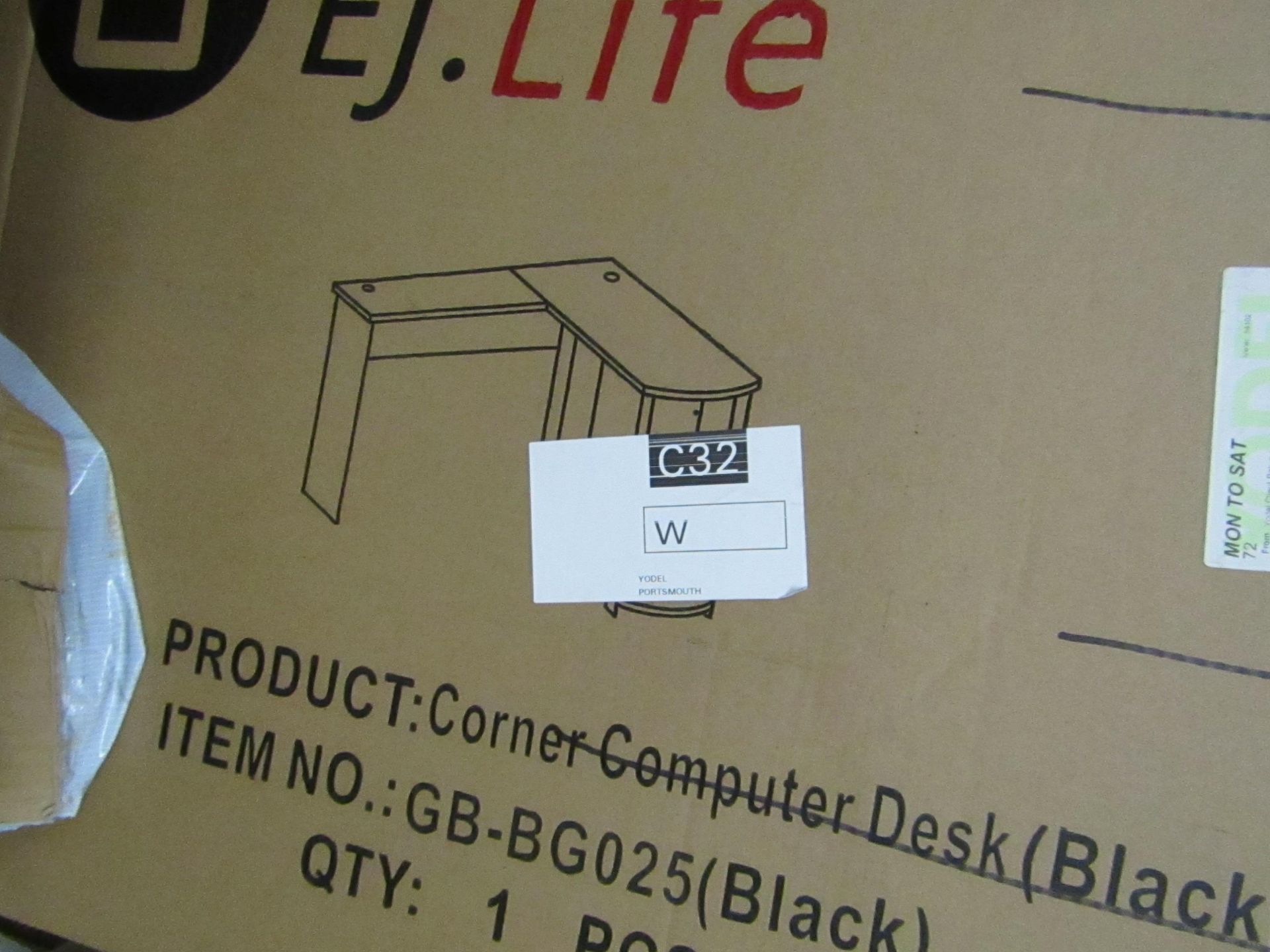 EJ lIfe Corner Computer Desk in Black.Boxed but unchecked