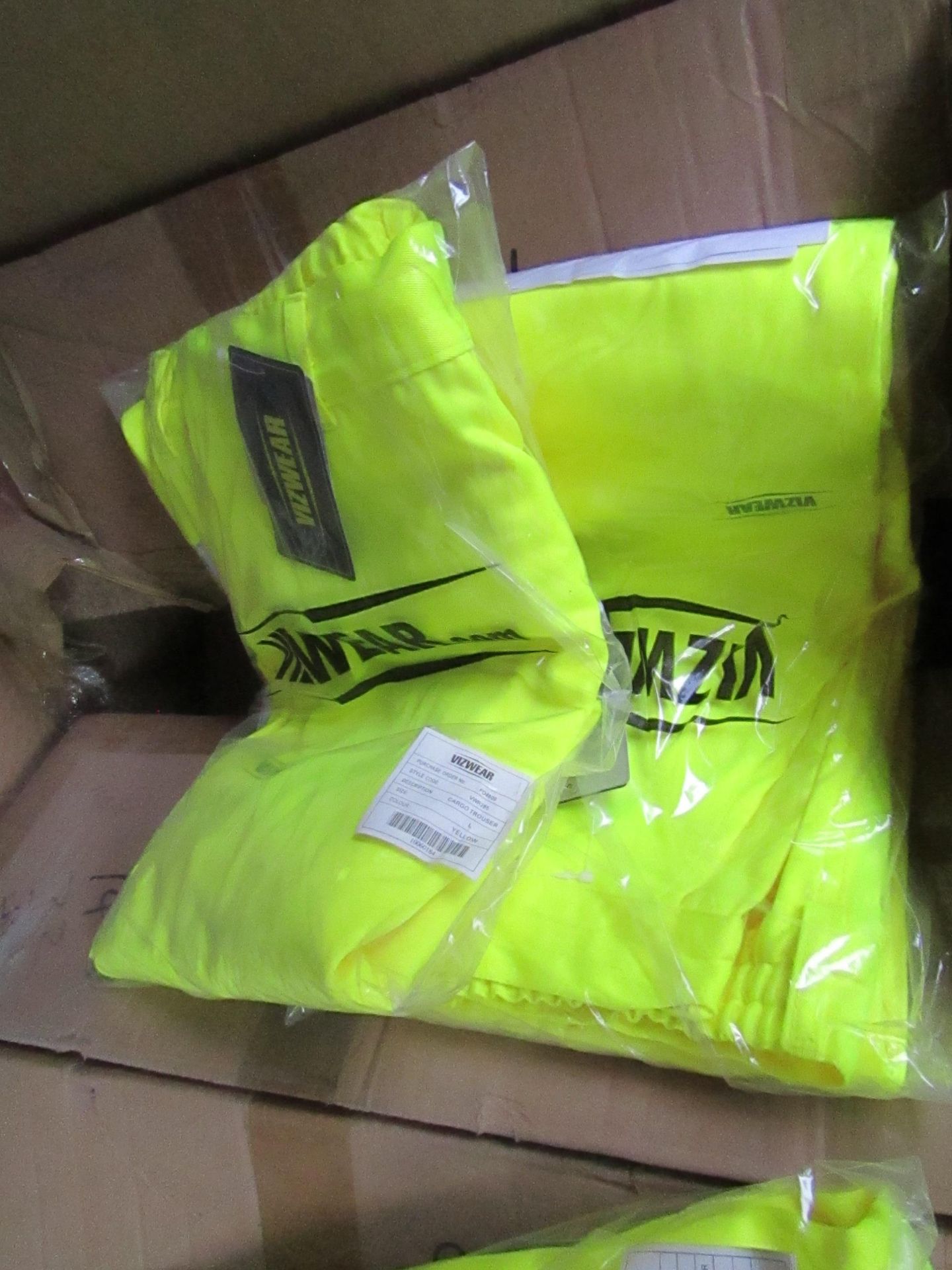 Vizwear Cargo Trouser. Size L. new in Packaging