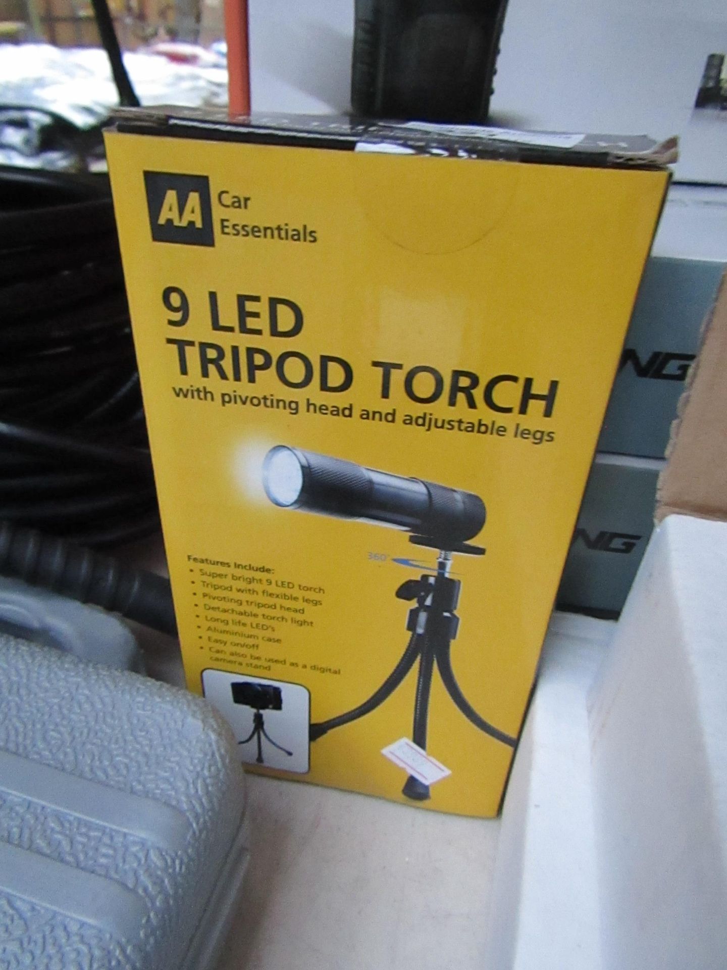 AA 9 LED Tripod Torch, new and boxed