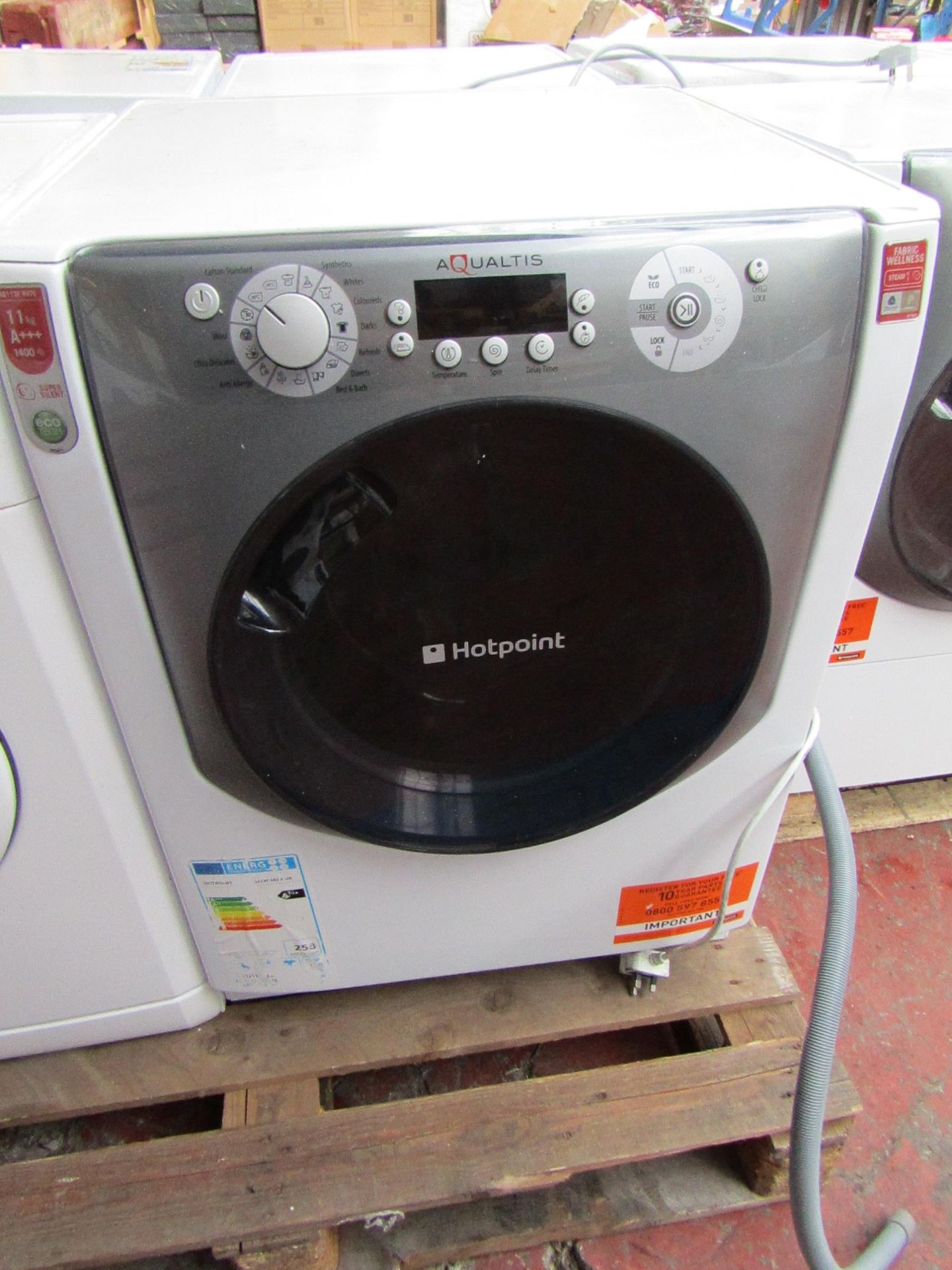 Hotpoint Aqualtis Eco Tech 11Kg washing machine, powers on and off repeatedly.