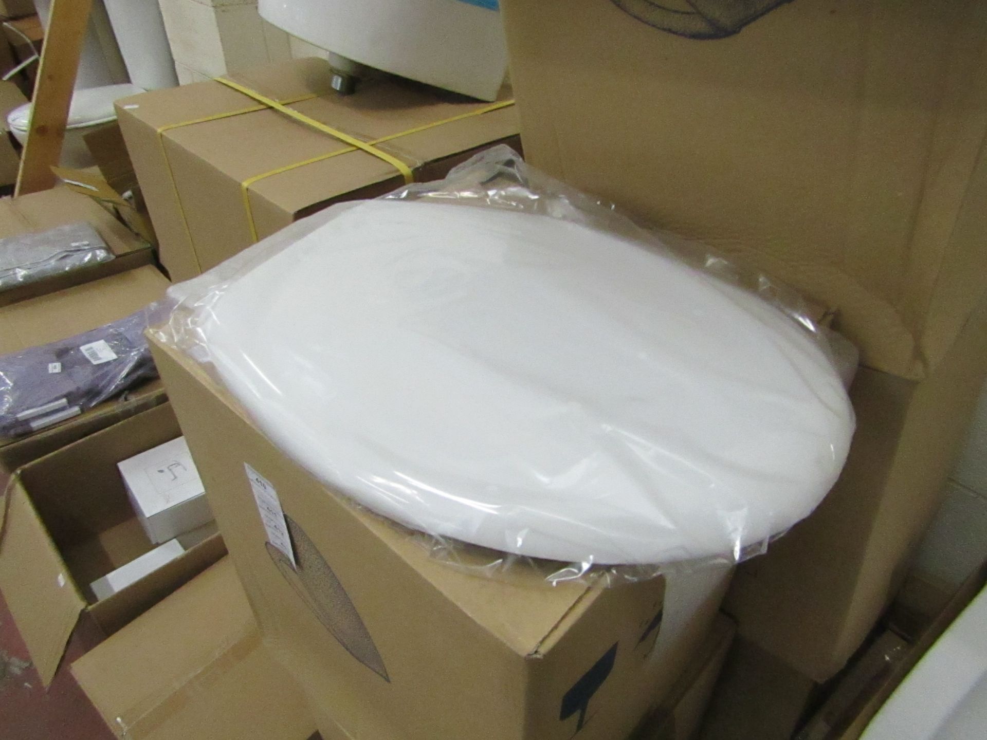 5x Unbranded Roca toilet seats, all new and packaged.