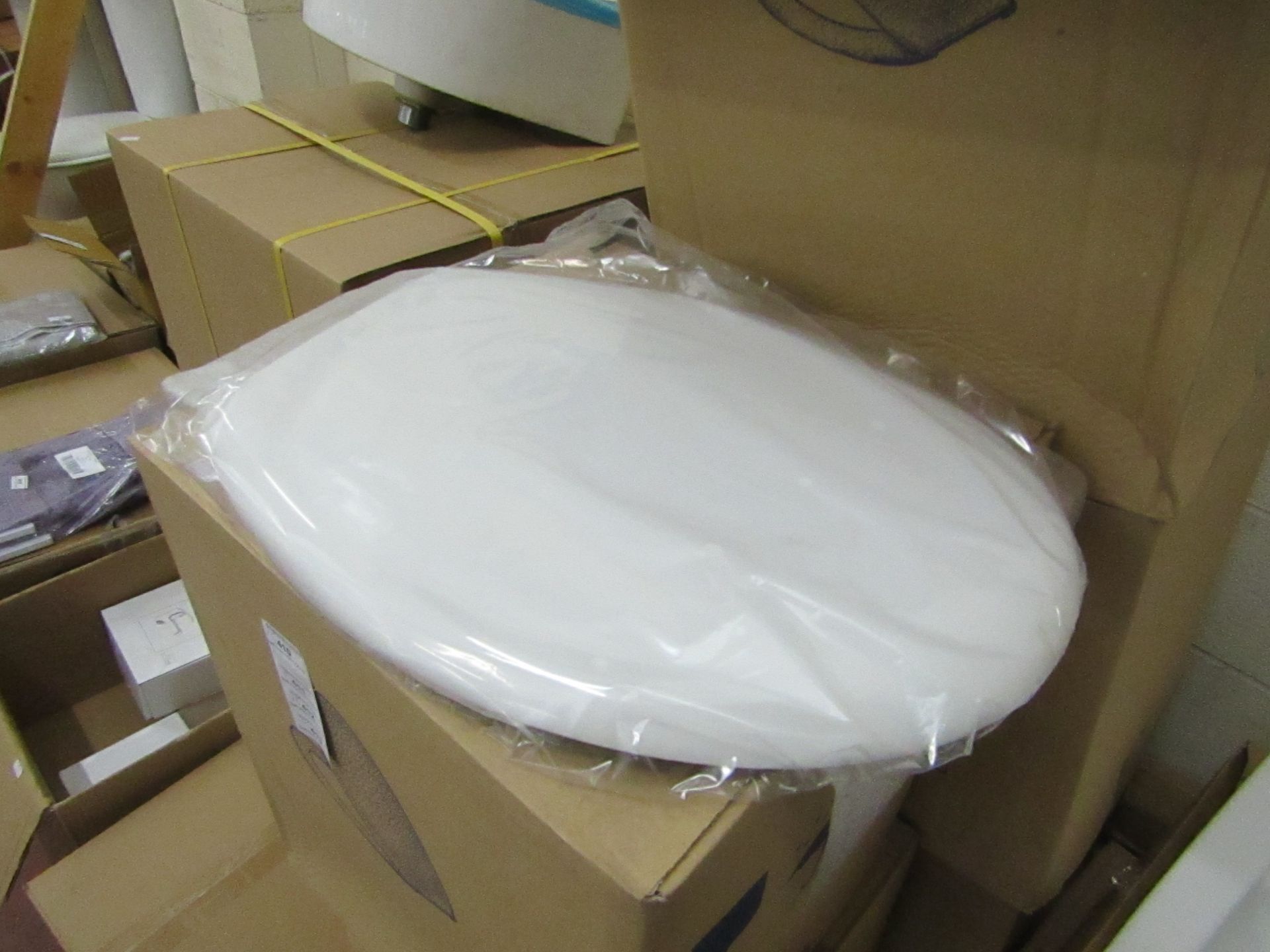 5x Unbranded Roca toilet seats, all new and packaged.
