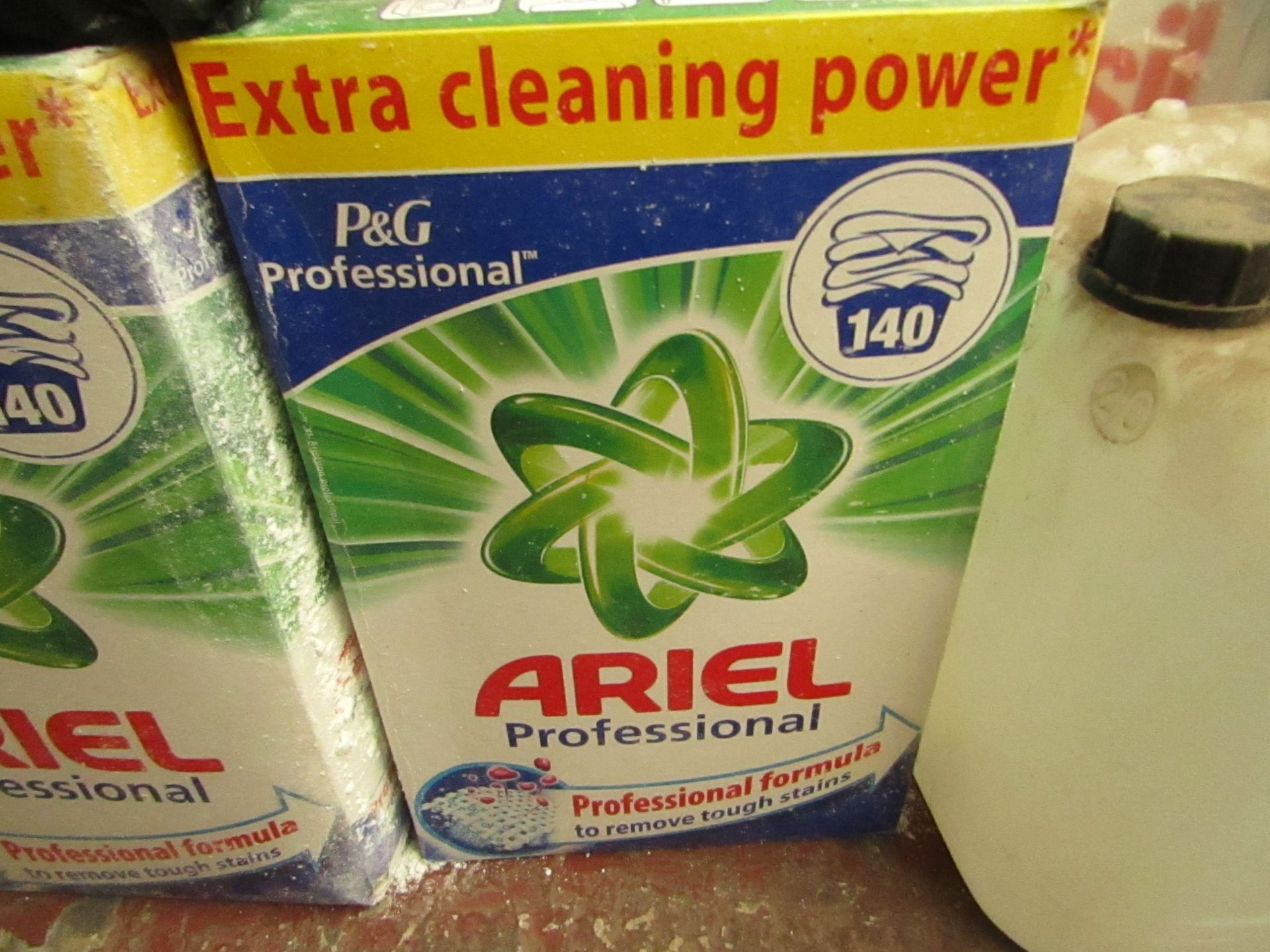 Ariel professional 140 washes, washing powder, box slightly damaged.