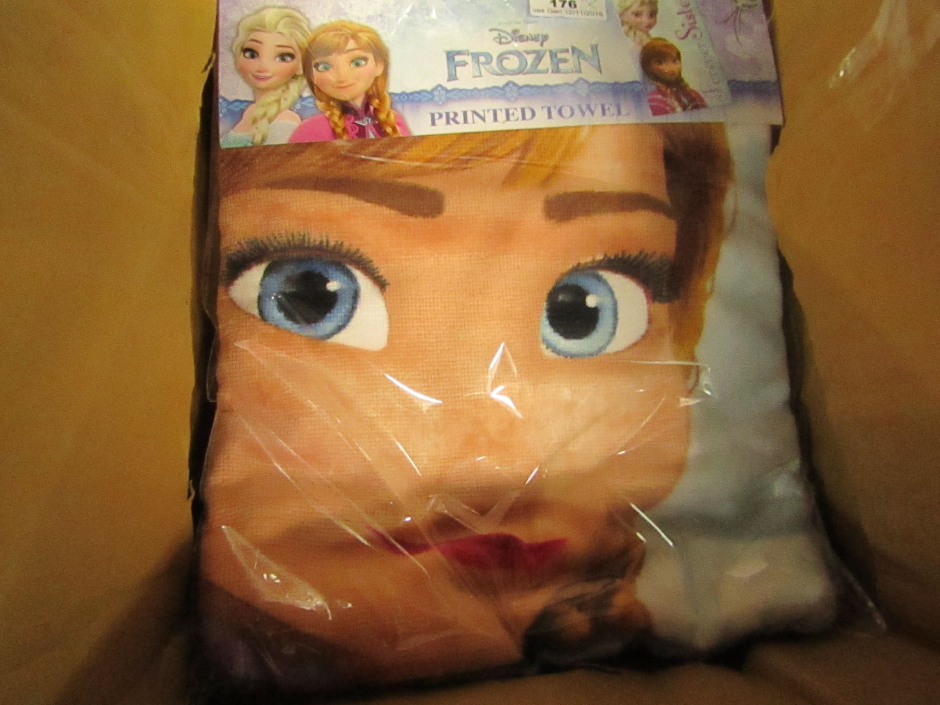 2 x Disney Frozen Forever Sisters Printed Towels new & packaged