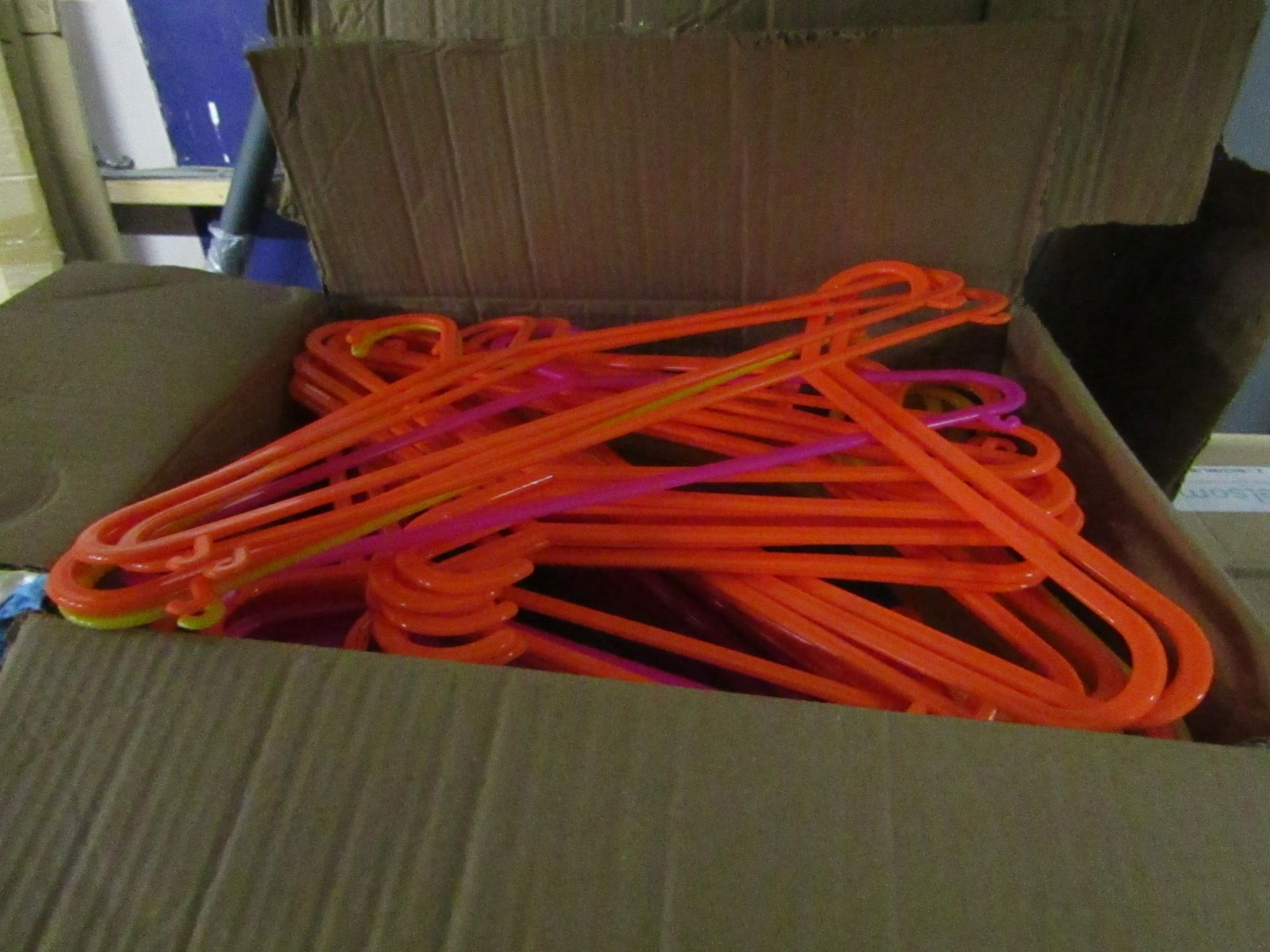600x Rainbow plastic hangers, new and boxed.