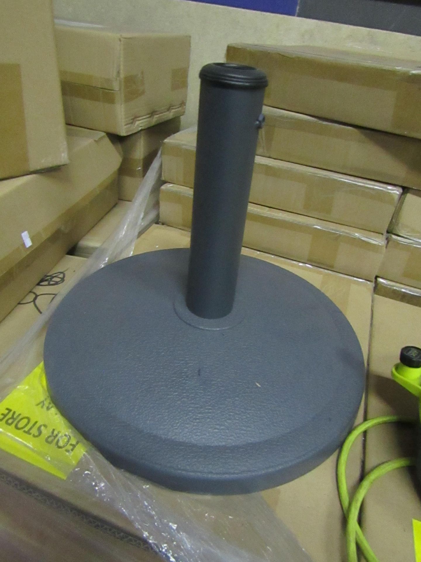 8Kg Parasol base, new and boxed.