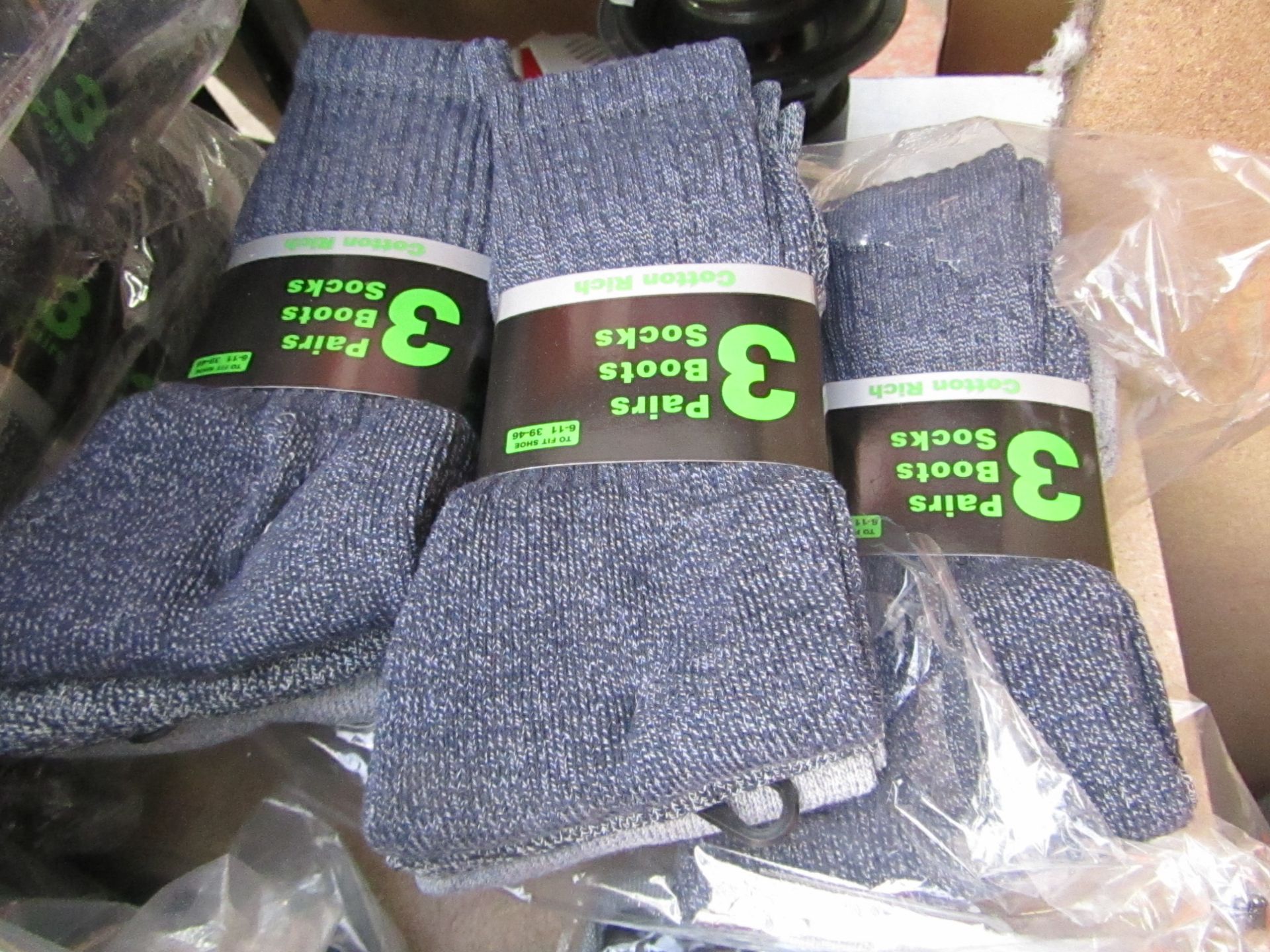 12x Pairs of cotton rich workmen boot socks, new Size 6-11.