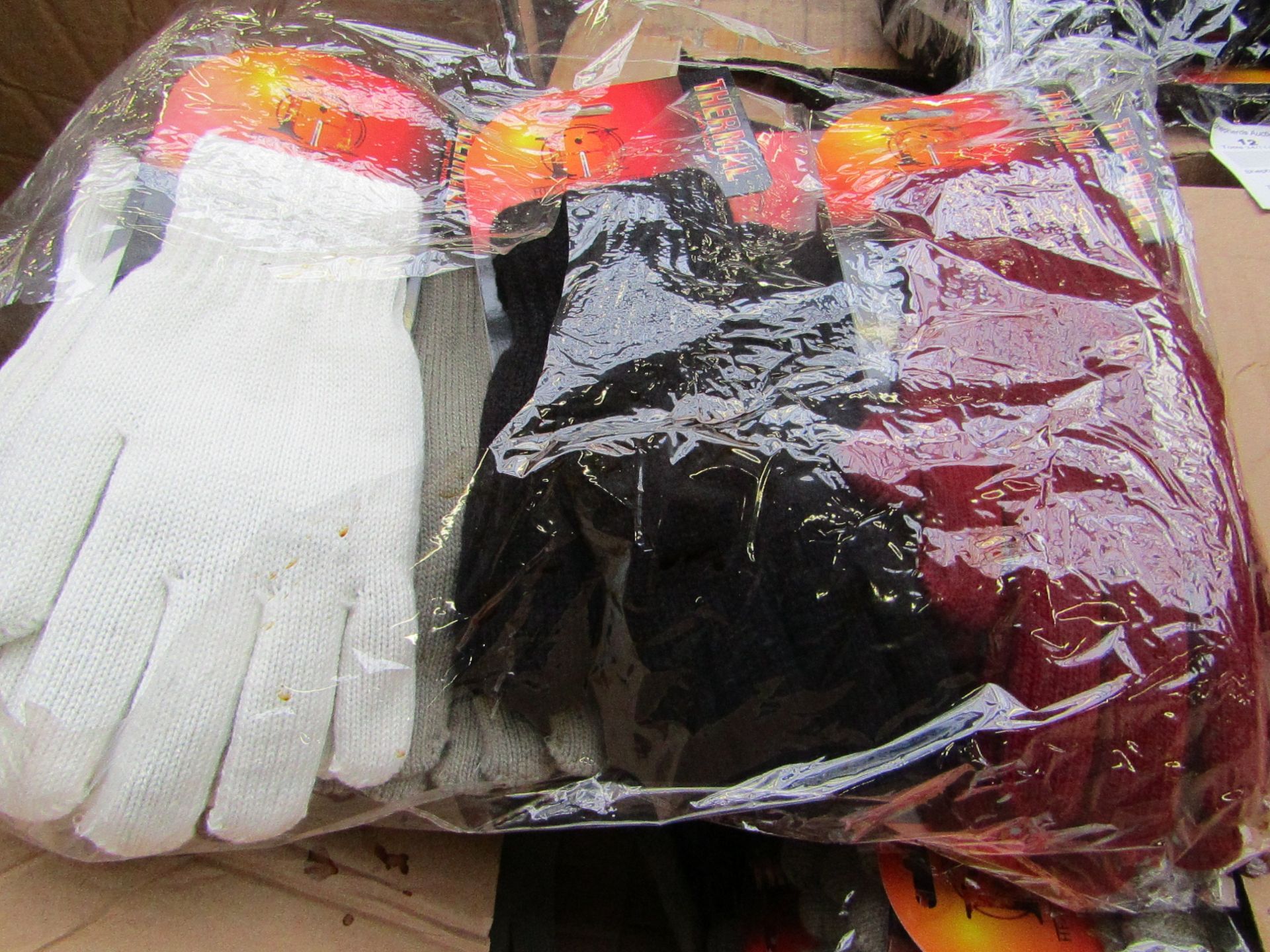 Pack of 12x Thermal Heat gloves, new, the pack contains 4 different colours.