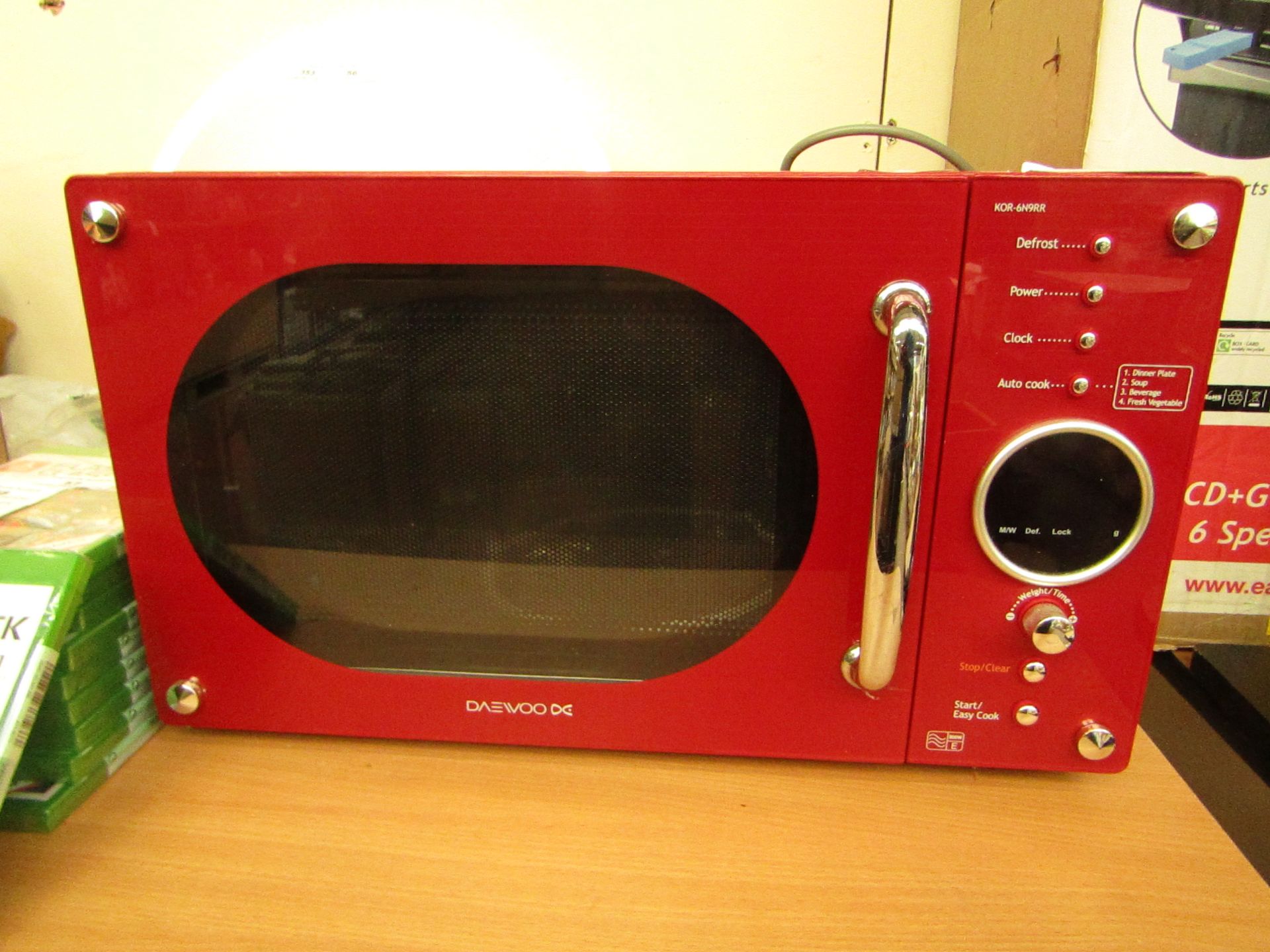 Daewoo 800w Microwave in Red. Tested working