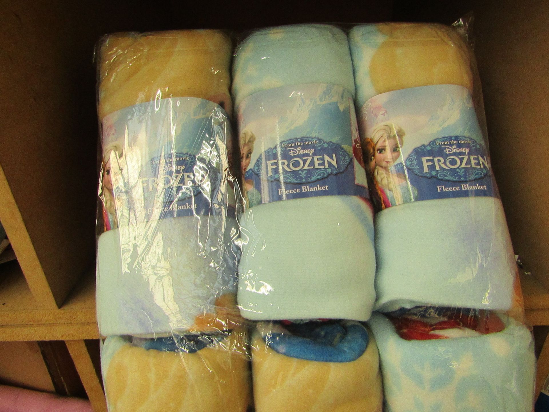 Disney Frozen Fleece Blanket. 100cm x 150cm. New with tags. Ideal Stocking Fillers