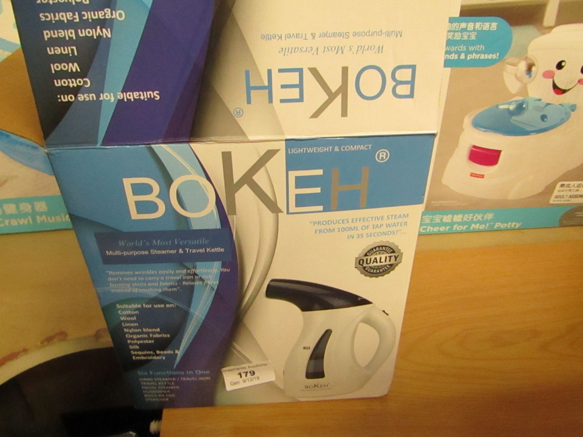 Bokeh Hand steamer/Travel Iron. Boxed & Powers on