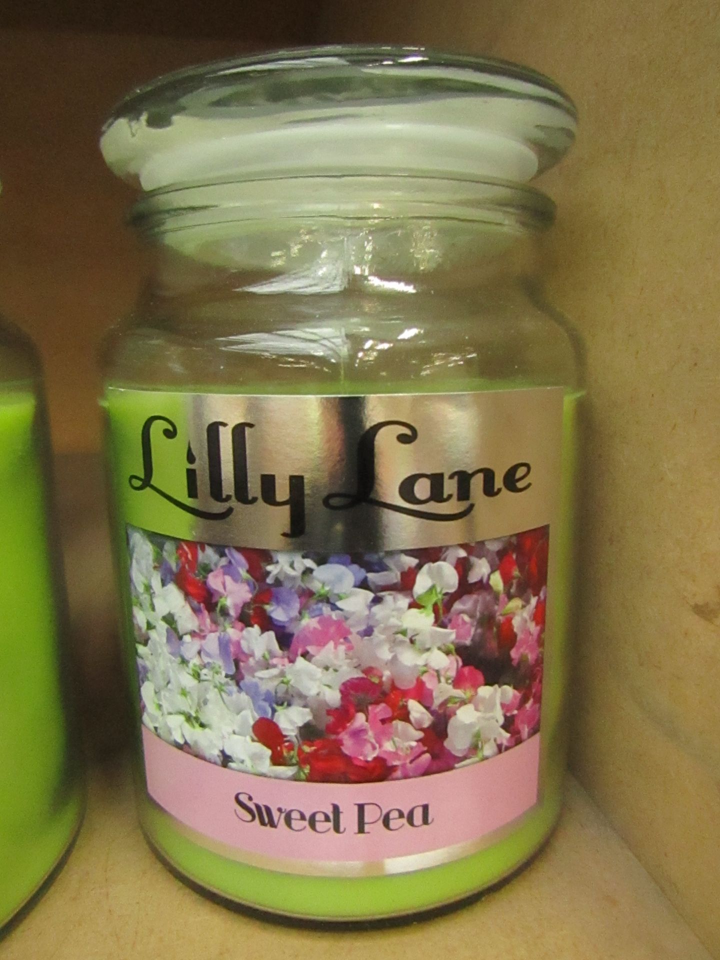 Lilly Lane - Sweet Pea Scented Candle, new.