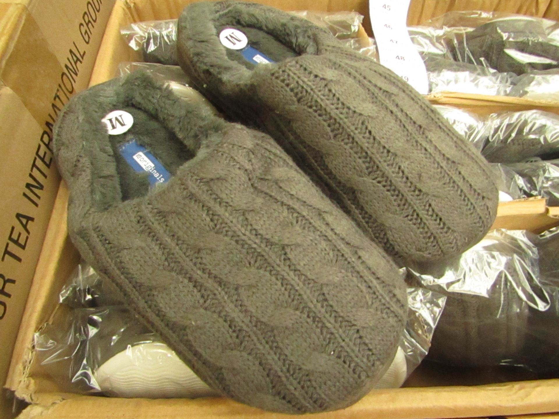 2x Packs of Unisex slippers, Brown Size Medium, all new and packaged.