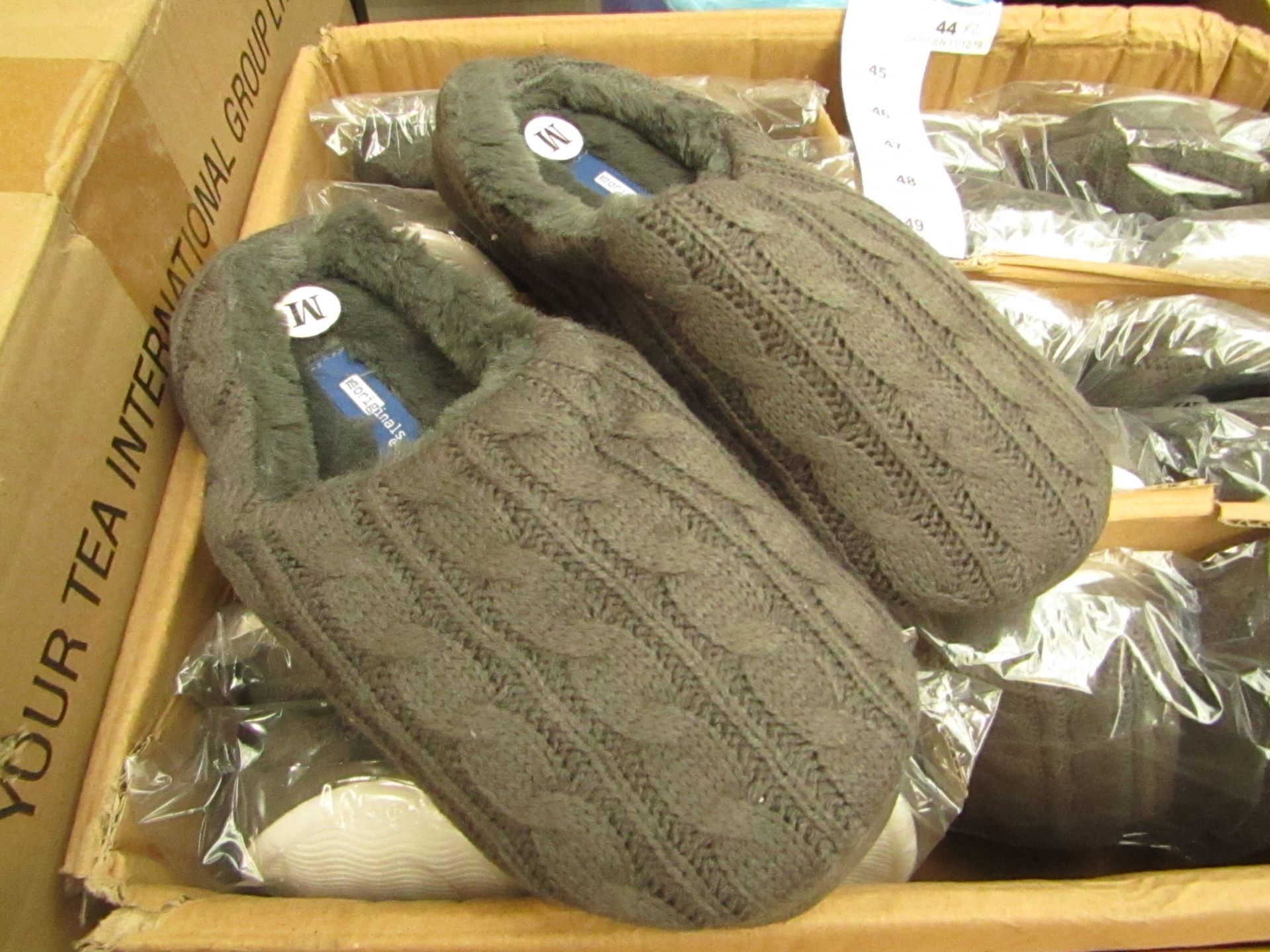 2x Packs of Unisex slippers, Brown Size Medium, all new and packaged.