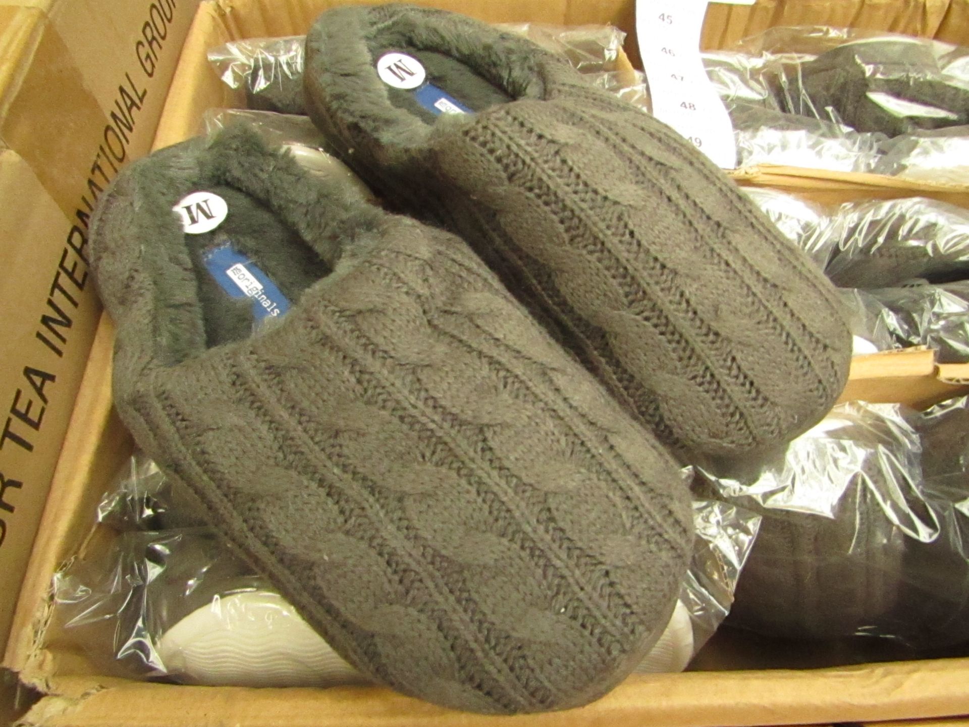 2x Packs of Unisex slippers, Brown Size Medium, all new and packaged.