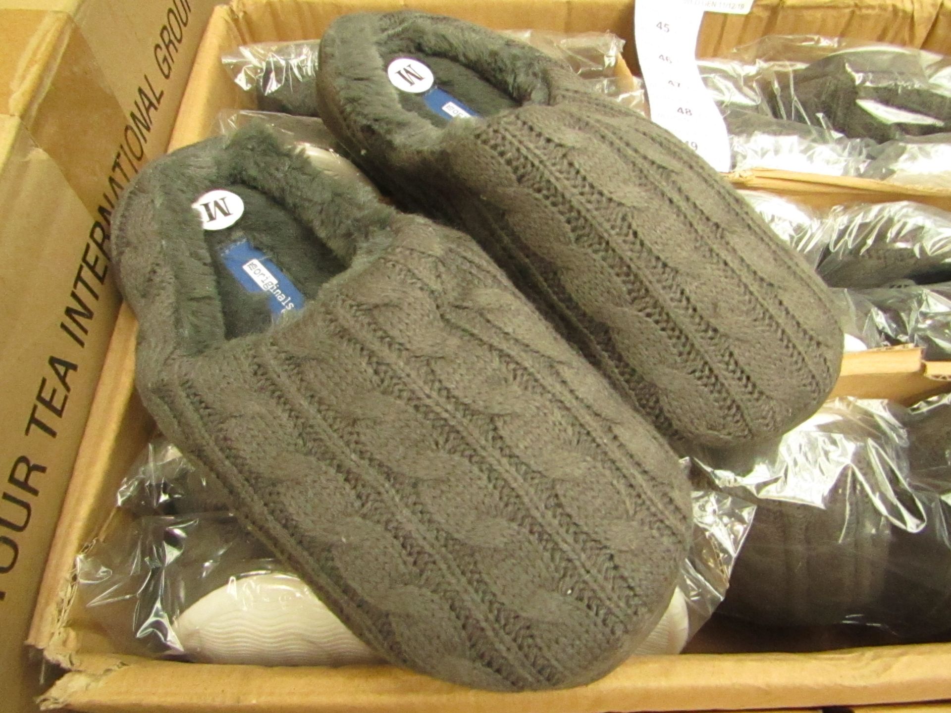 2x Packs of Unisex slippers, Brown Size Medium, all new and packaged.