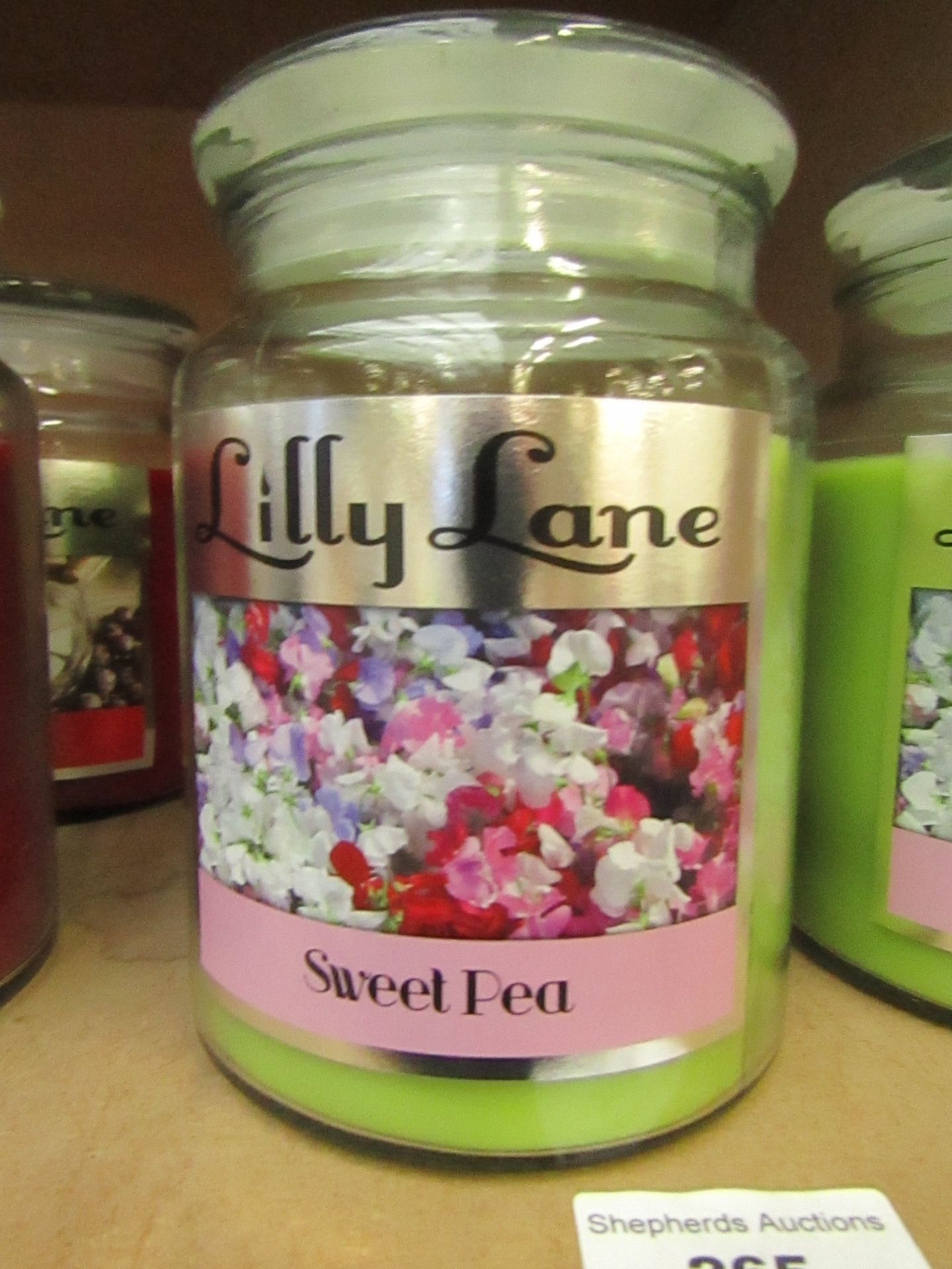 Lilly Lane - Sweet Pea Scented Candle, new.