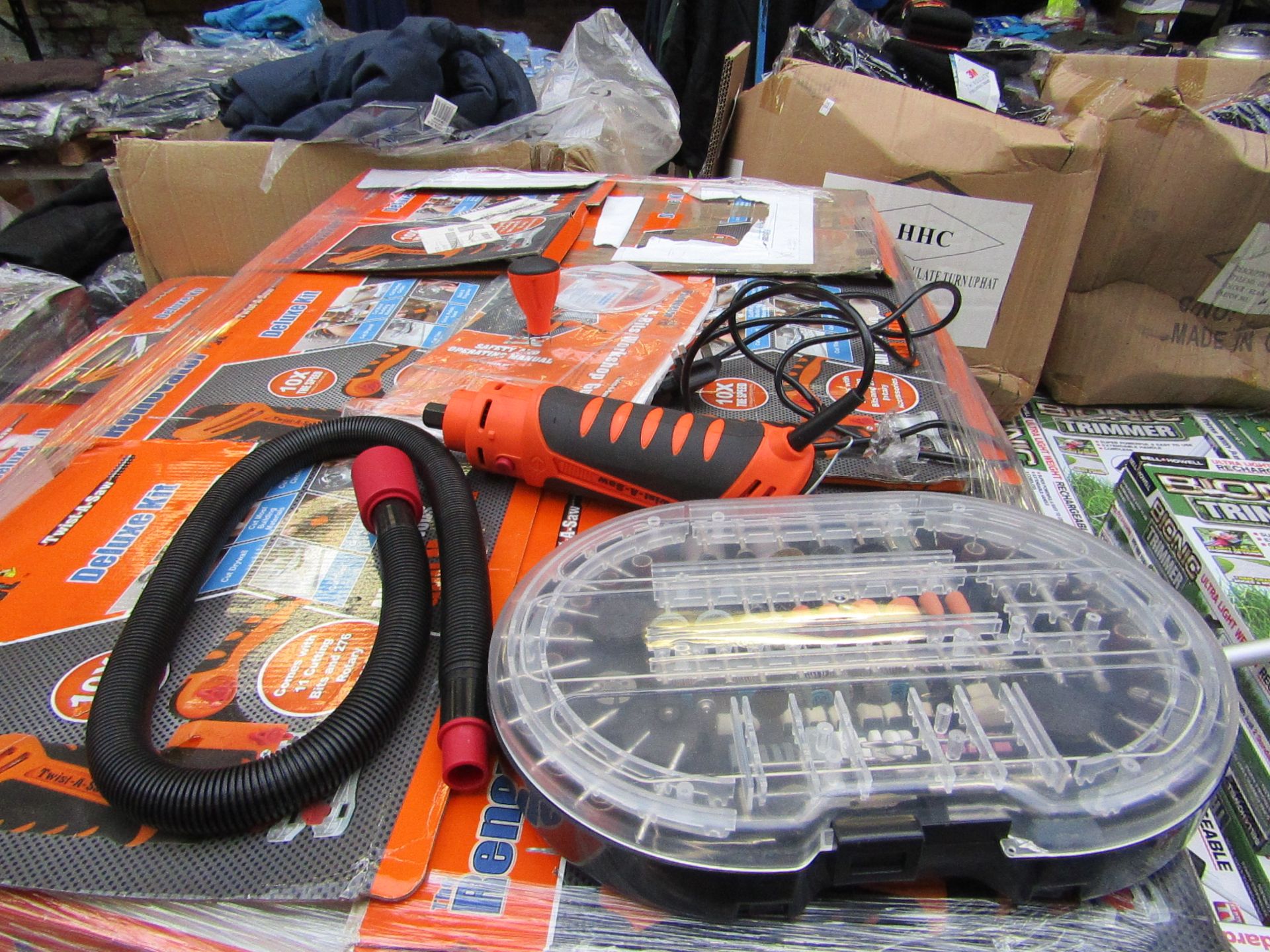 The Renovator Twist-a-Saw Deluxe Kit, Tested working and boxed (we havent checked all parts are