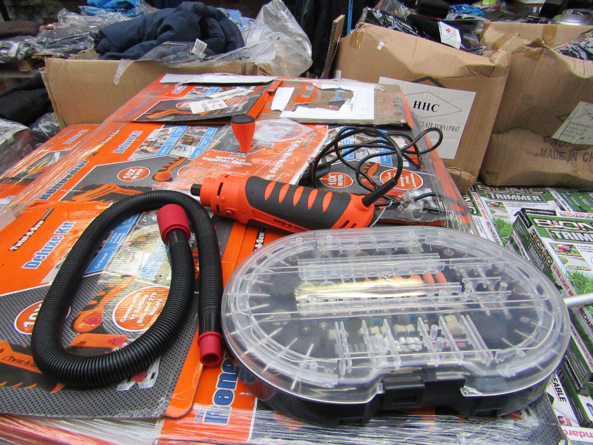 The Renovator Twist-a-Saw Deluxe Kit, Tested working and boxed (we havent checked all parts are