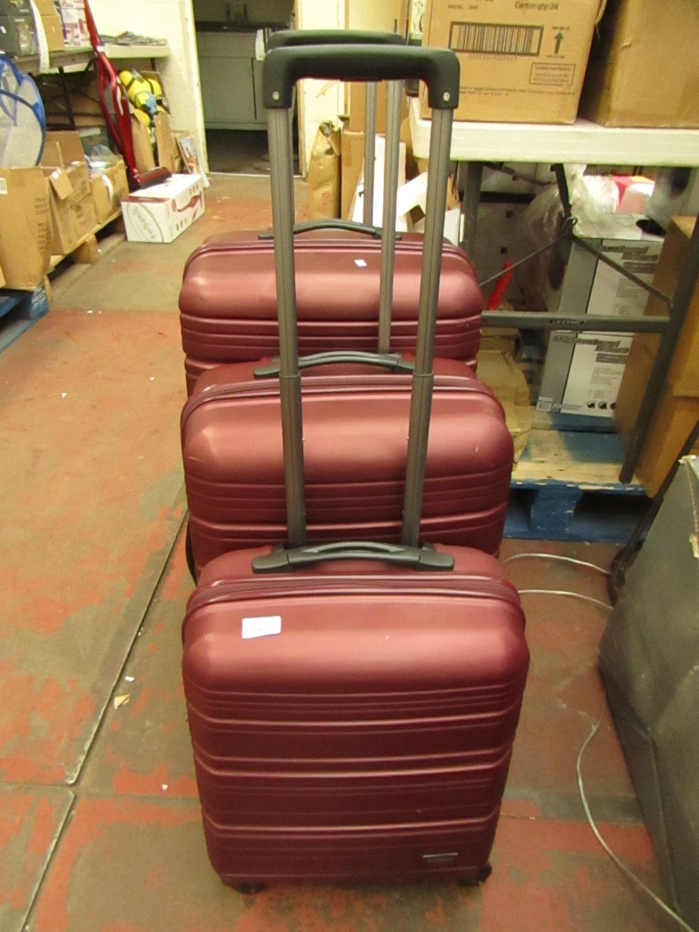 American Tourister Large Size Suitcase. Has a couple of little scuffs but nothing major.